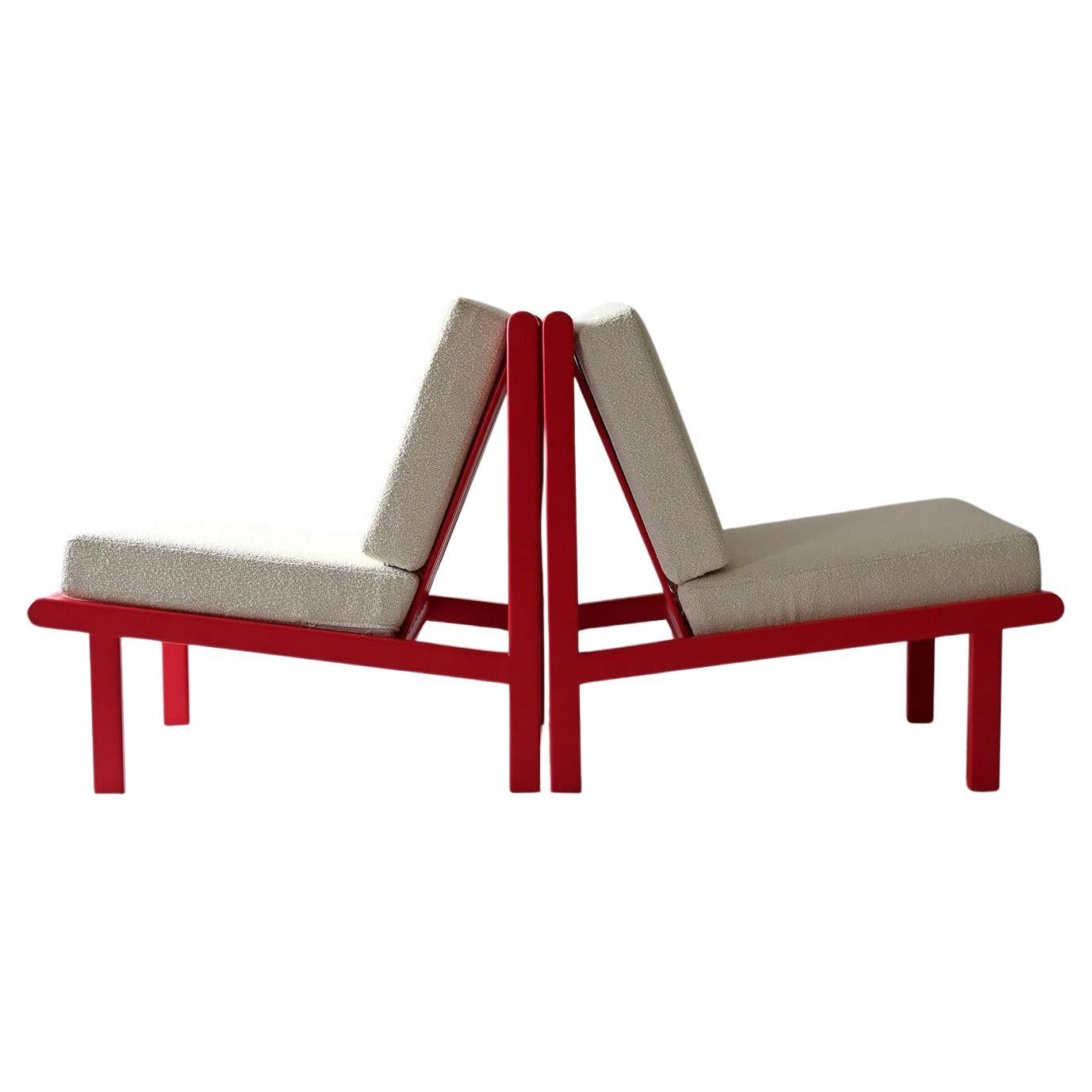 Coppia poltrone scandinave vintage rosso ciliegia in vendita