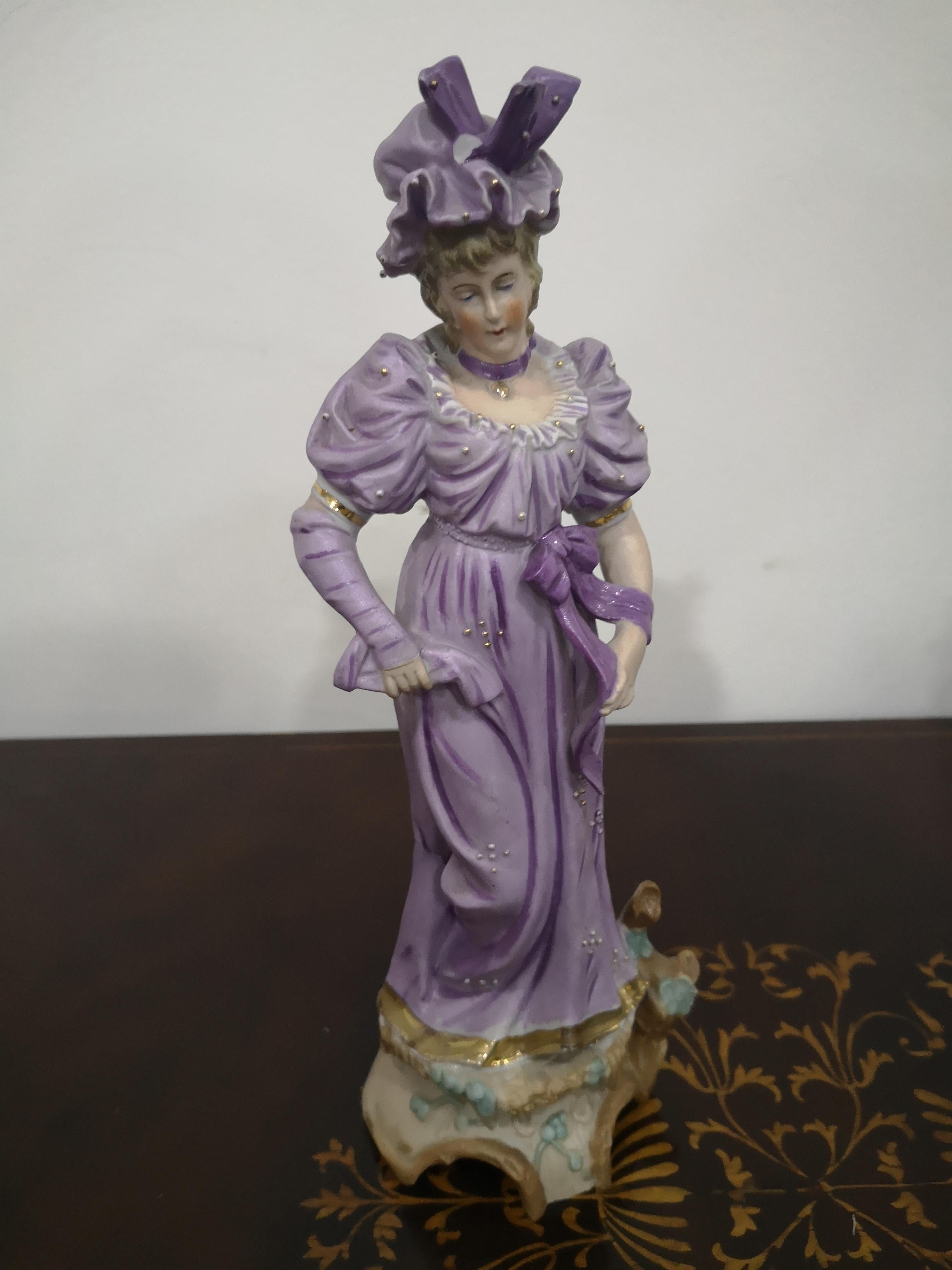 Coppia sculture in porcellana Biscuit raffiguranti dama e gentiluomo, inizi 900 For Sale 1