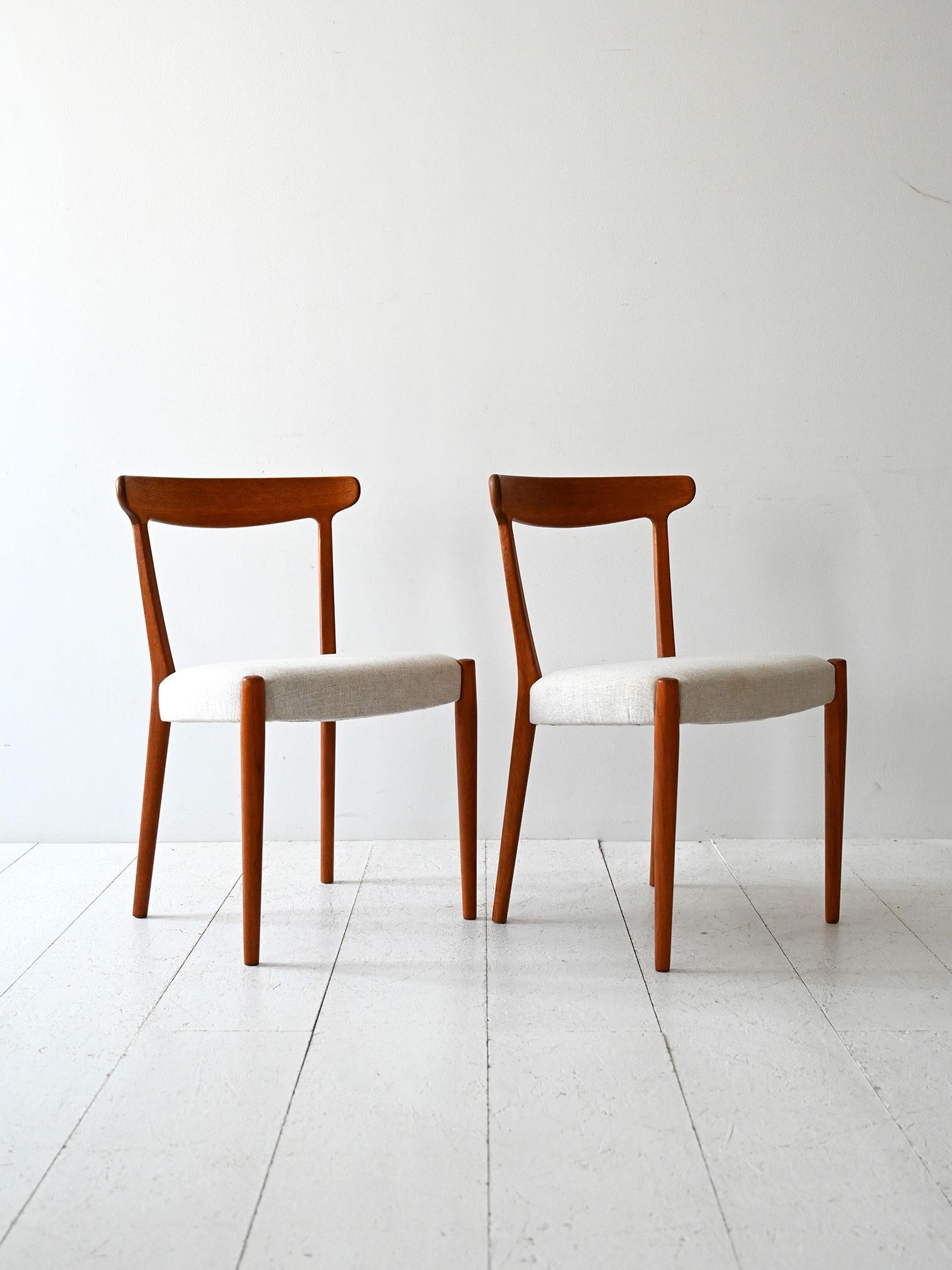 Coppia sedie scandinave anni 60 in teak curvato (Scandinavian) im Angebot