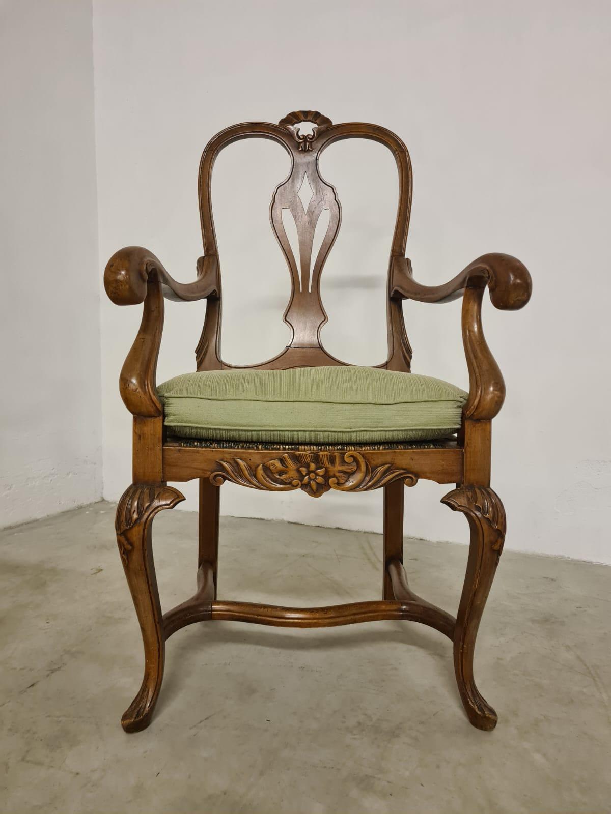 European Paire de chaises hautes baroques du XVIIIe siècle en vente