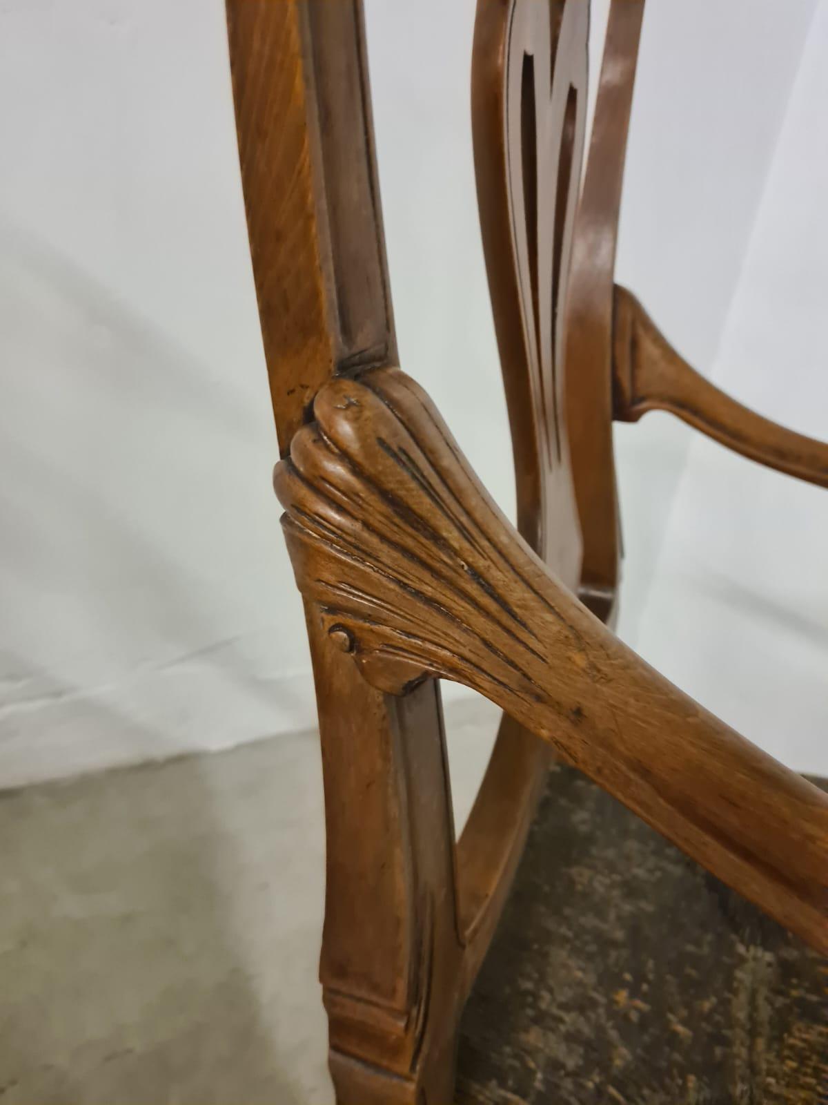 Paire de chaises hautes baroques du XVIIIe siècle en vente 3