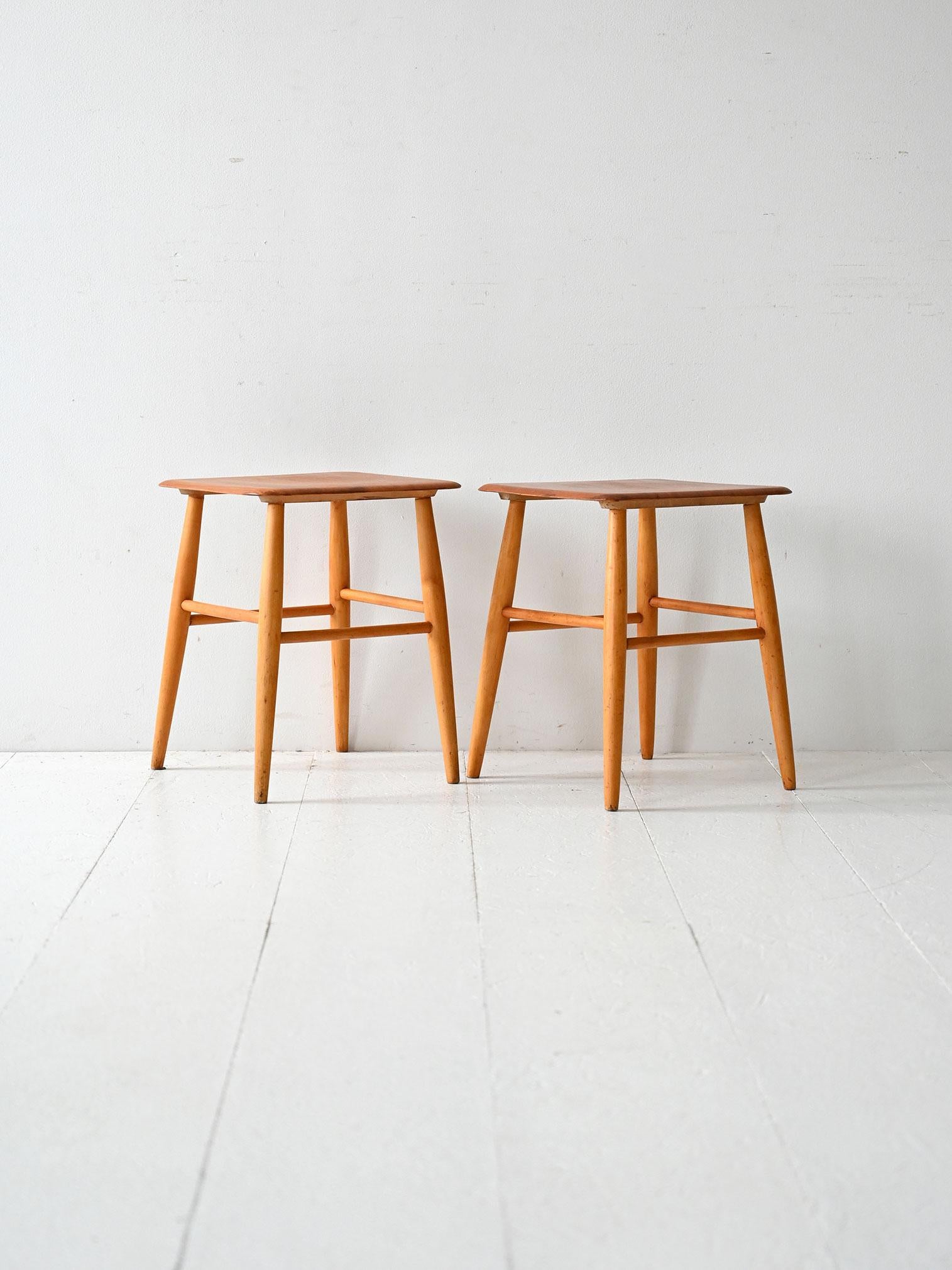 Scandinave moderne Paire de tabourets Fanett par Ilmari Tapiovaara en vente