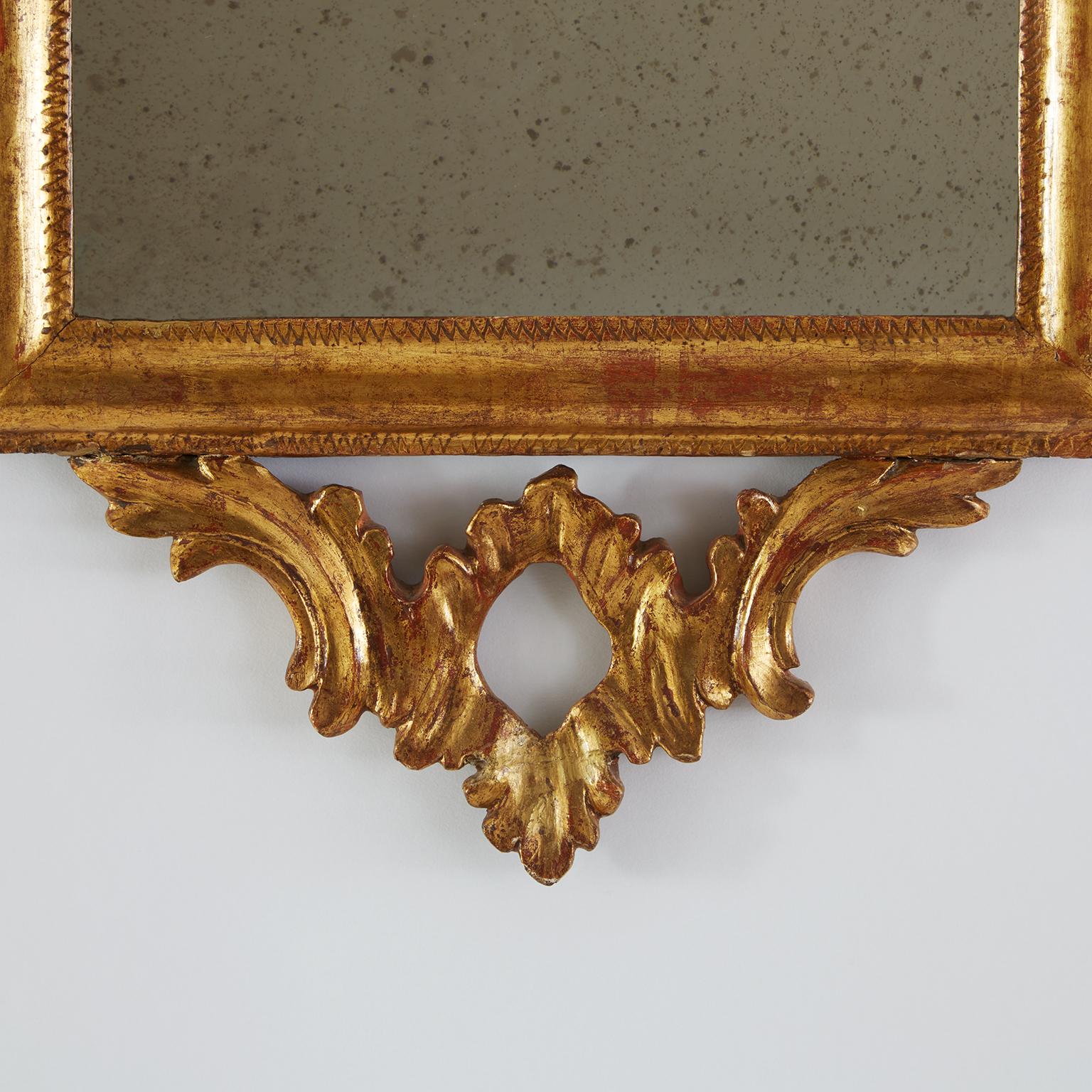 Sculpté à la main Coppia Specchi Italiani Dorati dans le style Luigi XVI Intagliati con Uccelli des années 1800 en vente