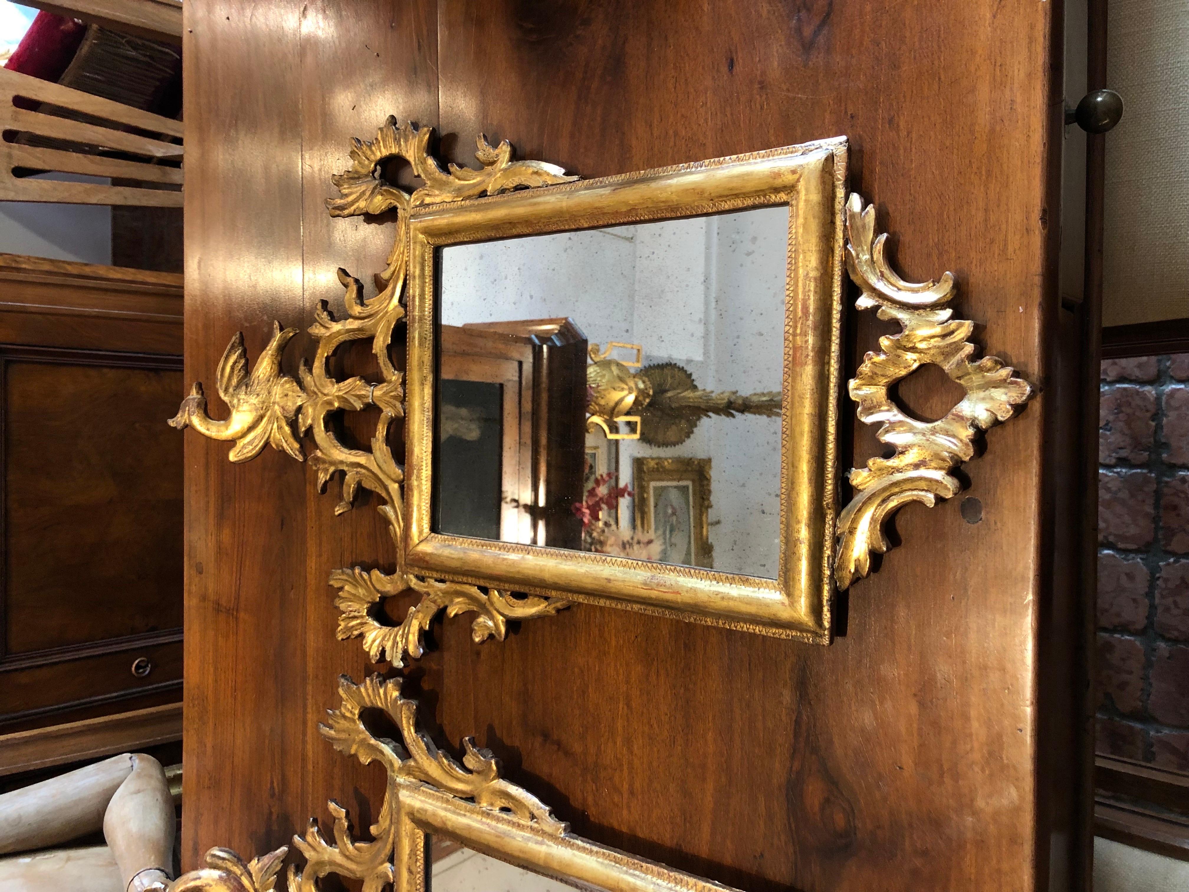 Coppia Specchi Italiani Dorati dans le style Luigi XVI Intagliati con Uccelli des années 1800 en vente 9