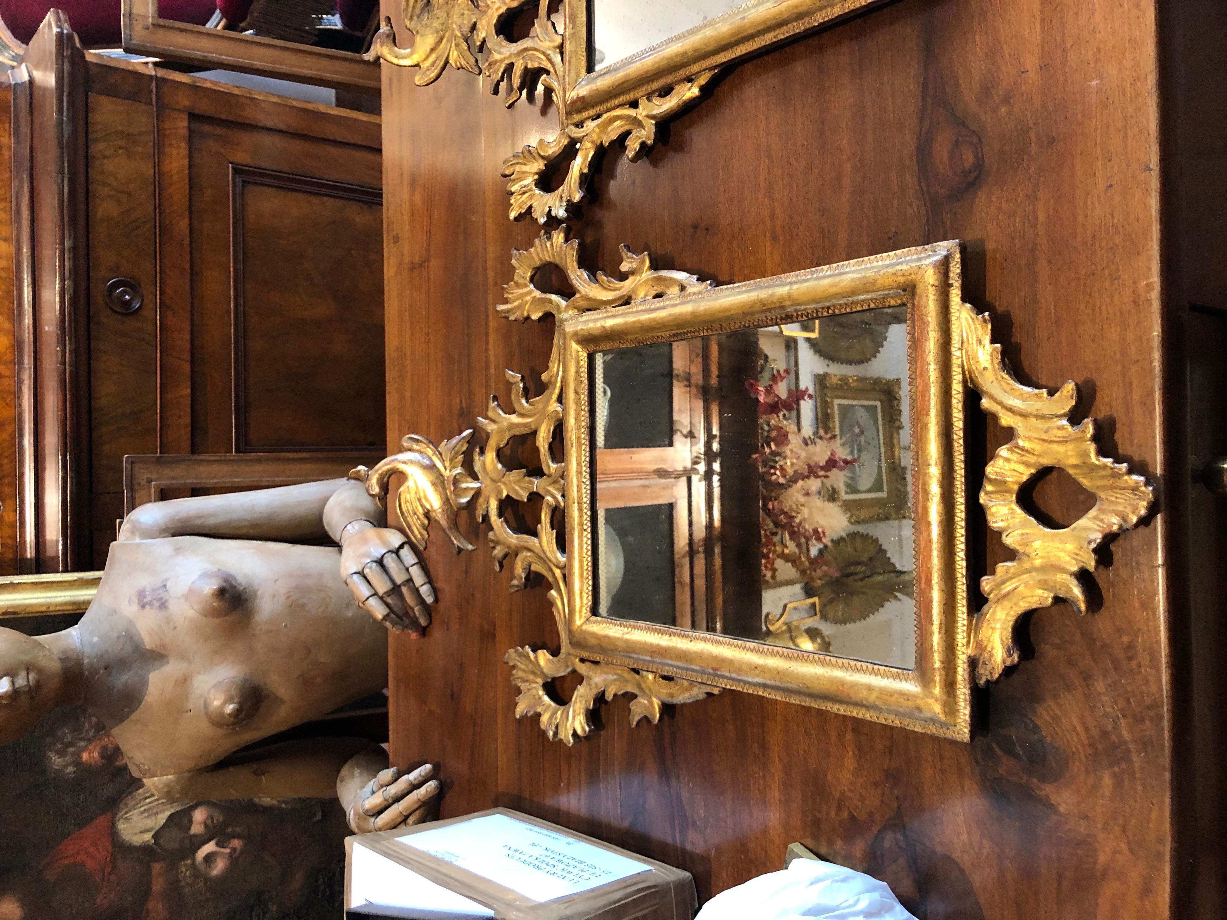 Coppia Specchi Italiani Dorati dans le style Luigi XVI Intagliati con Uccelli des années 1800 en vente 10
