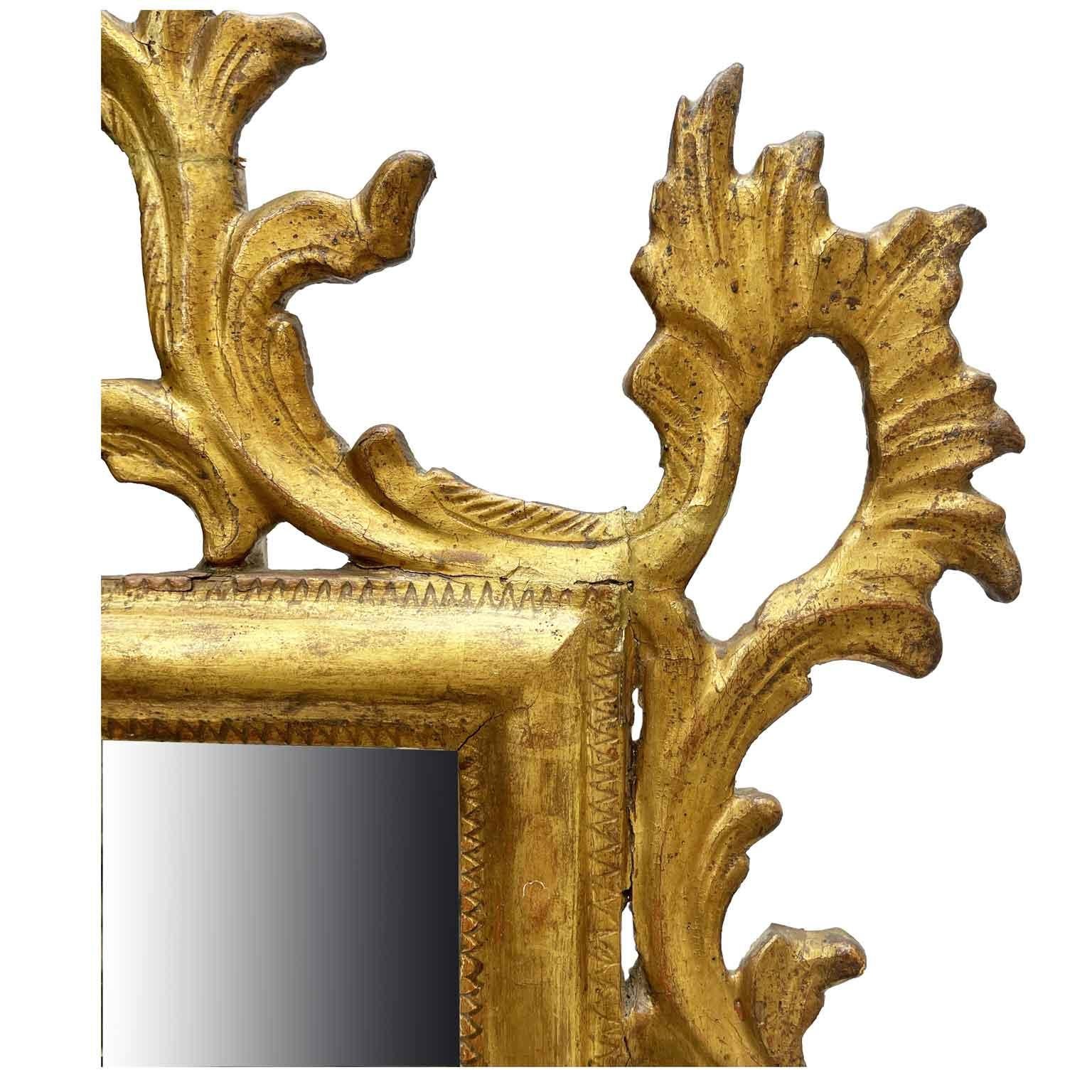 Coppia Specchi Italiani Dorati dans le style Luigi XVI Intagliati con Uccelli des années 1800 en vente 1