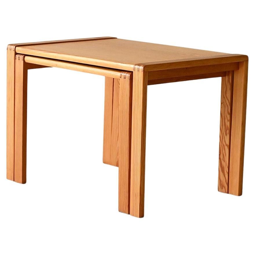 Coppia tavolini scandinavi impilabili in pino