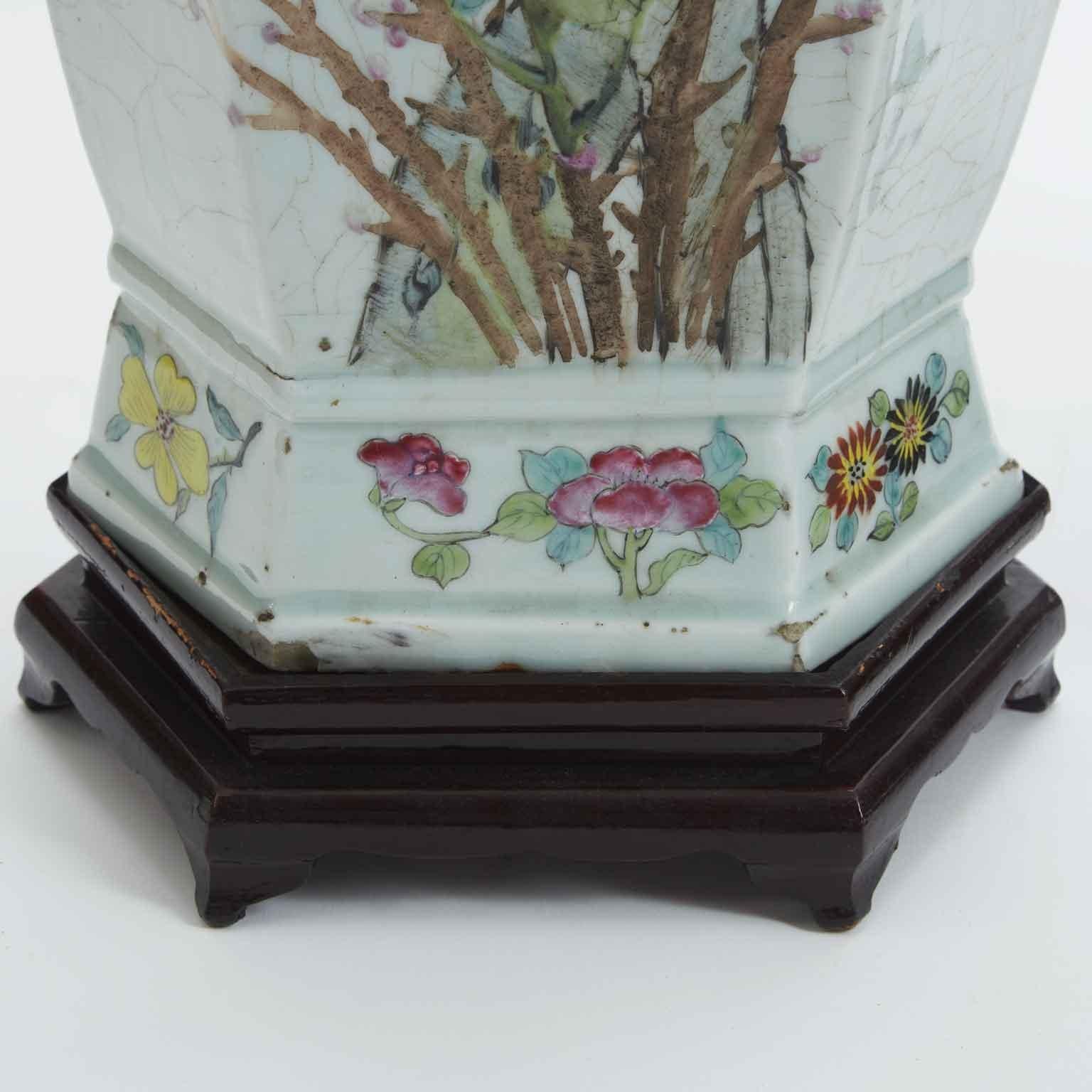 Paire de vases hexagonaux chinois 19ème siècle Dynastie Qing 60 cm de haut en vente 4