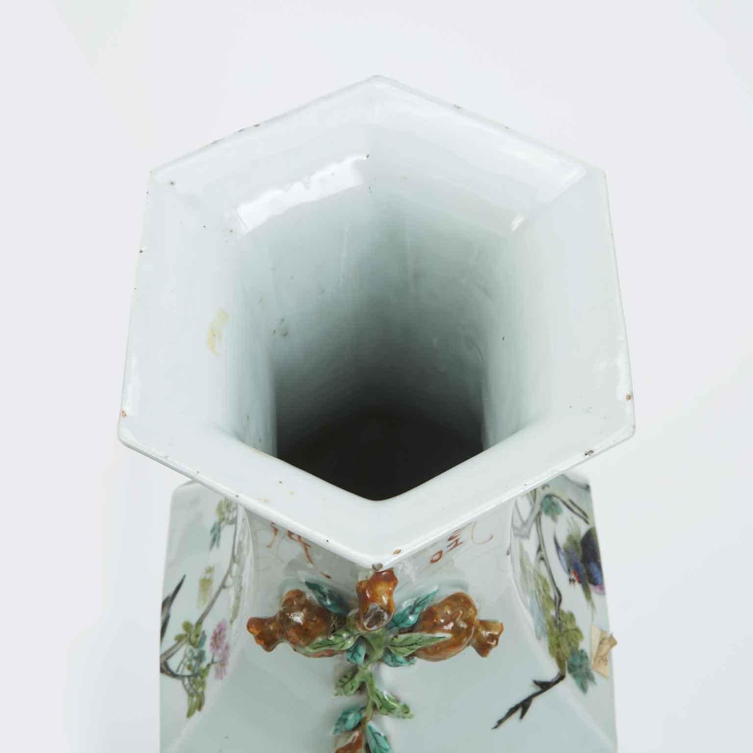 Paire de vases hexagonaux chinois 19ème siècle Dynastie Qing 60 cm de haut en vente 9