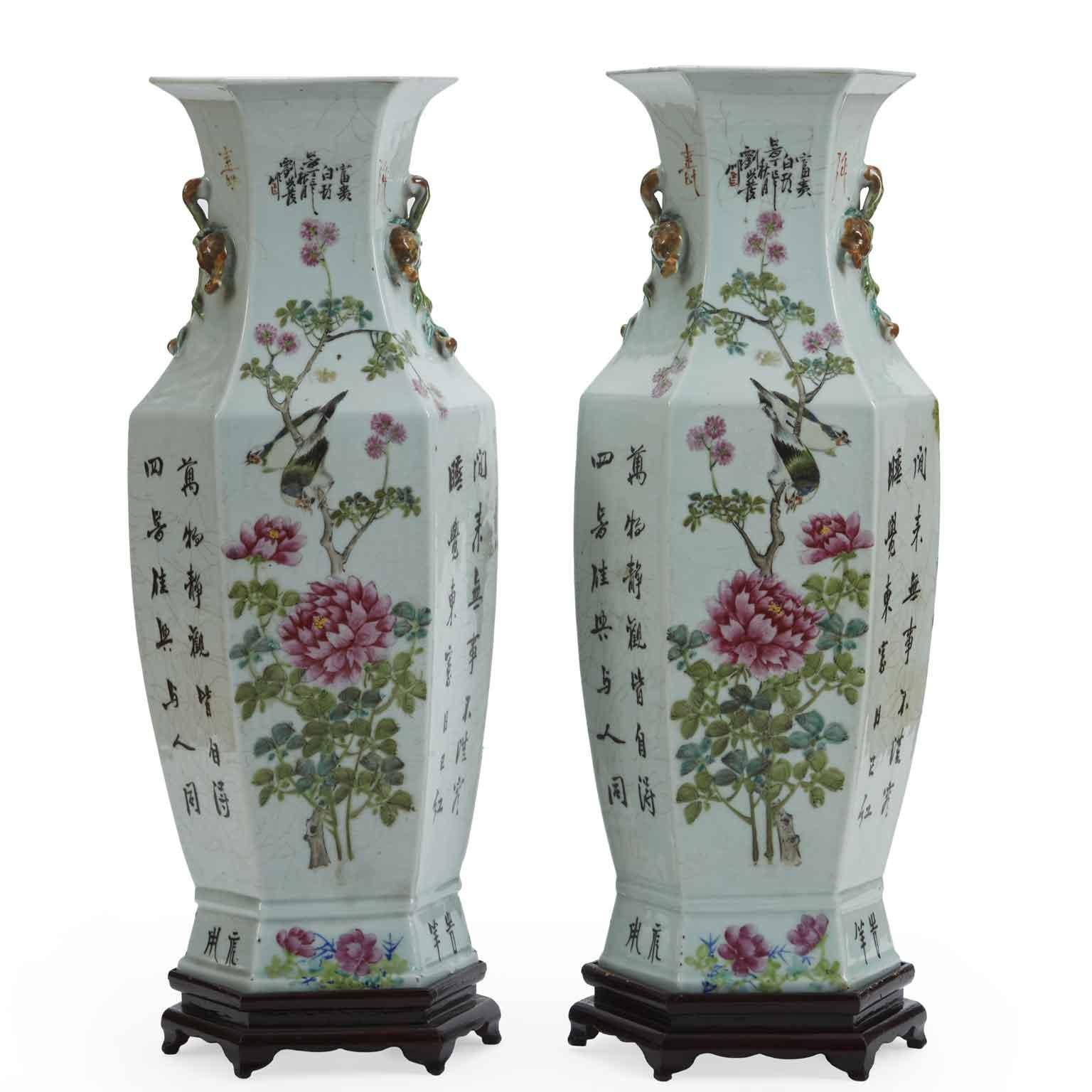 Chinese Paire de vases hexagonaux chinois 19ème siècle Dynastie Qing 60 cm de haut en vente