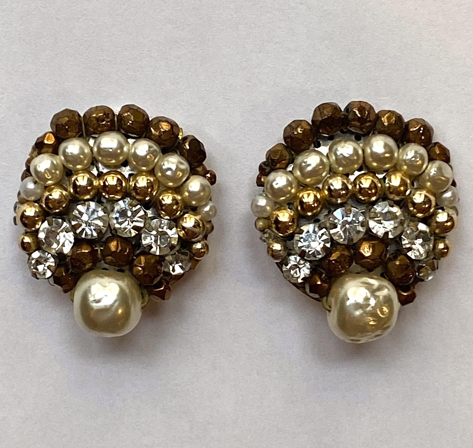 A beautiful pari of 1950s faux Baroque pearl, gold and amber crystal bead button style earring by Italian fashion company Coppala e Toppo. Each earring is accented with four round rhinestones and one large 8 mm size faux Baroque pearl at the bottom.