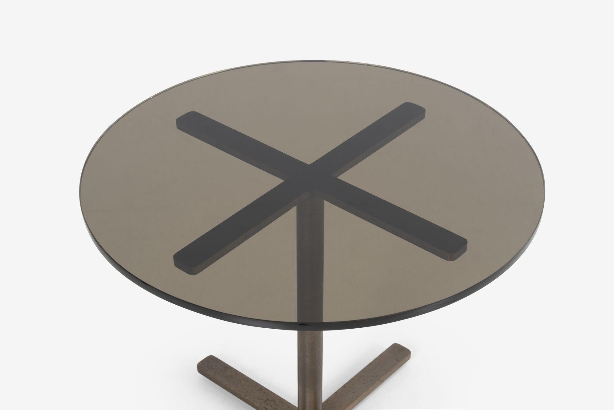 Copia - Nicos Zographos Tavolino con base in bronzo e piano in vetro anni '70 In condizioni buone in vendita a Chicago, IL
