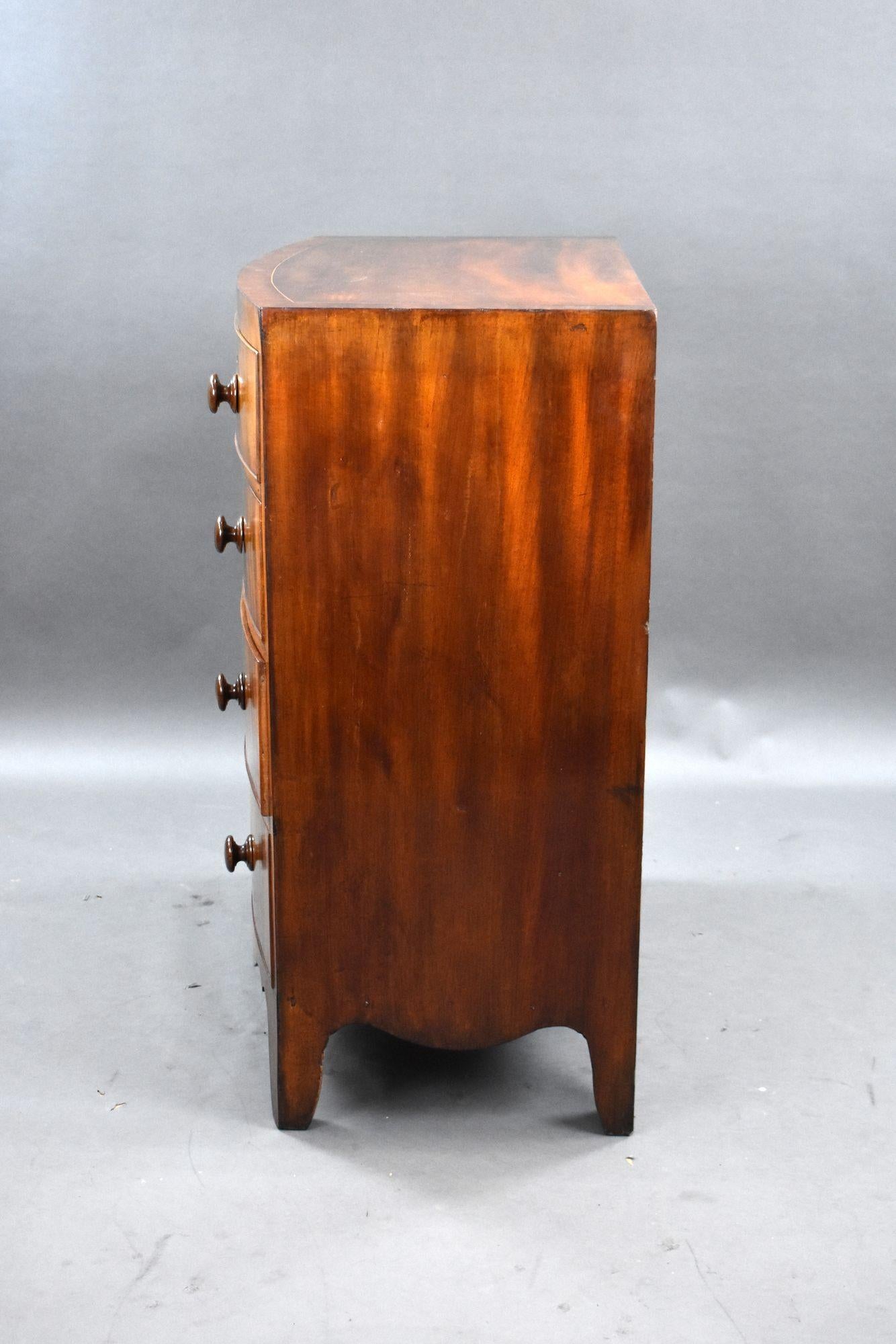 Copia - Cajonera Victoriana de Caoba con Frente de Arco en venta 1
