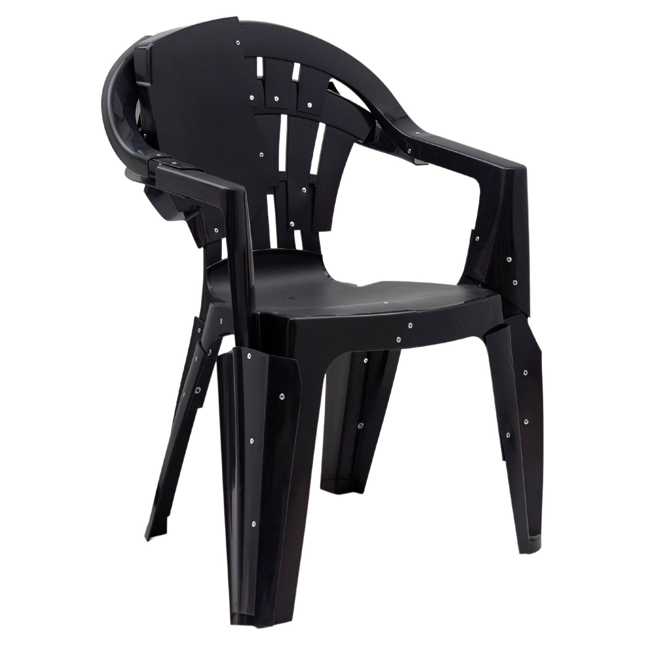 Fauteuil copytopia, chaise en plastique noir, Pierre Castignola en vente