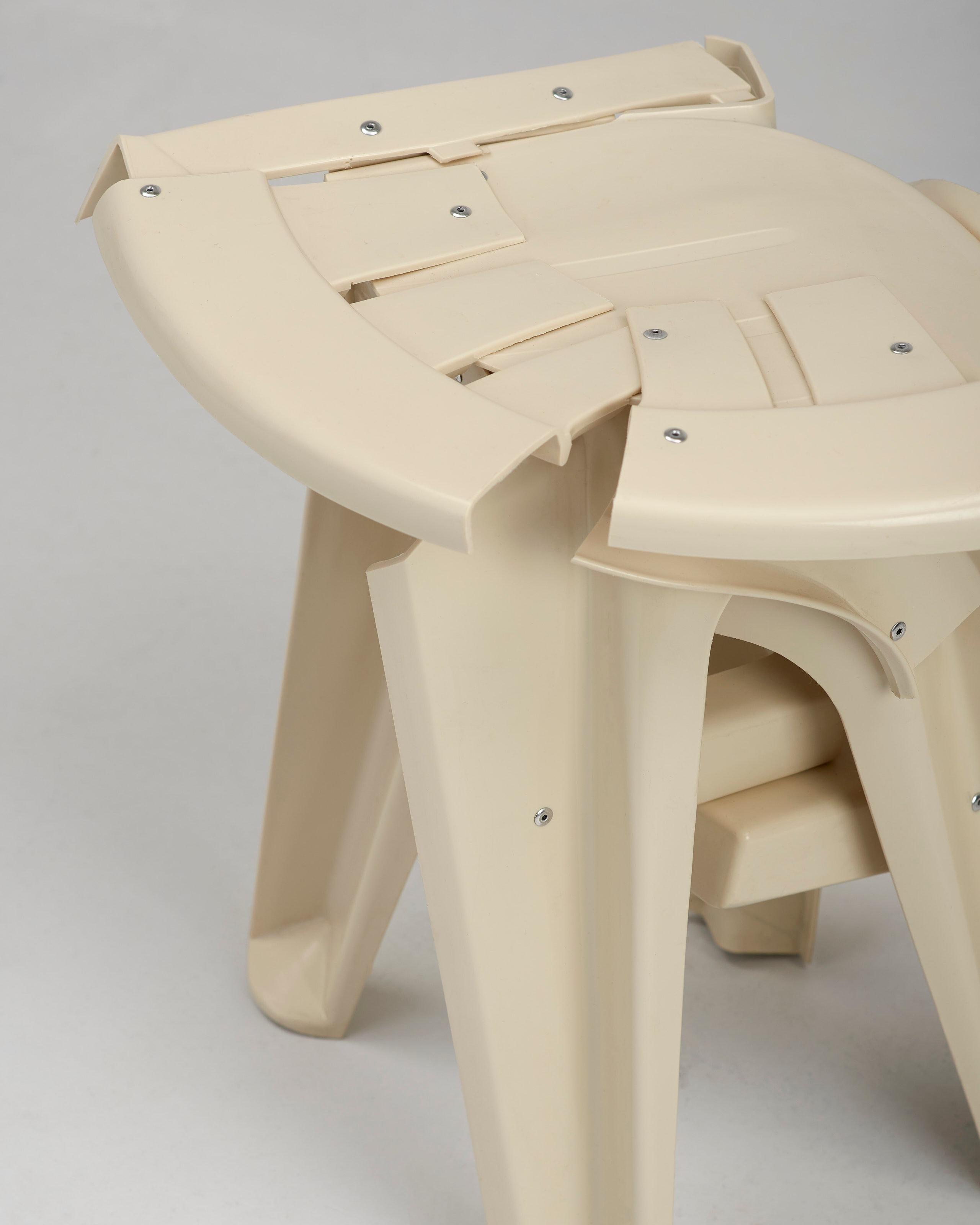Sculpté Tabouret en plastique Copytopia de Pierre Castignola en Off-White en vente