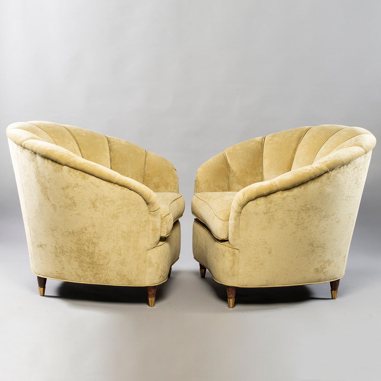 20th Century Coquille Form Sofa and Pair of Chairs Attributed to Paolo Buffa