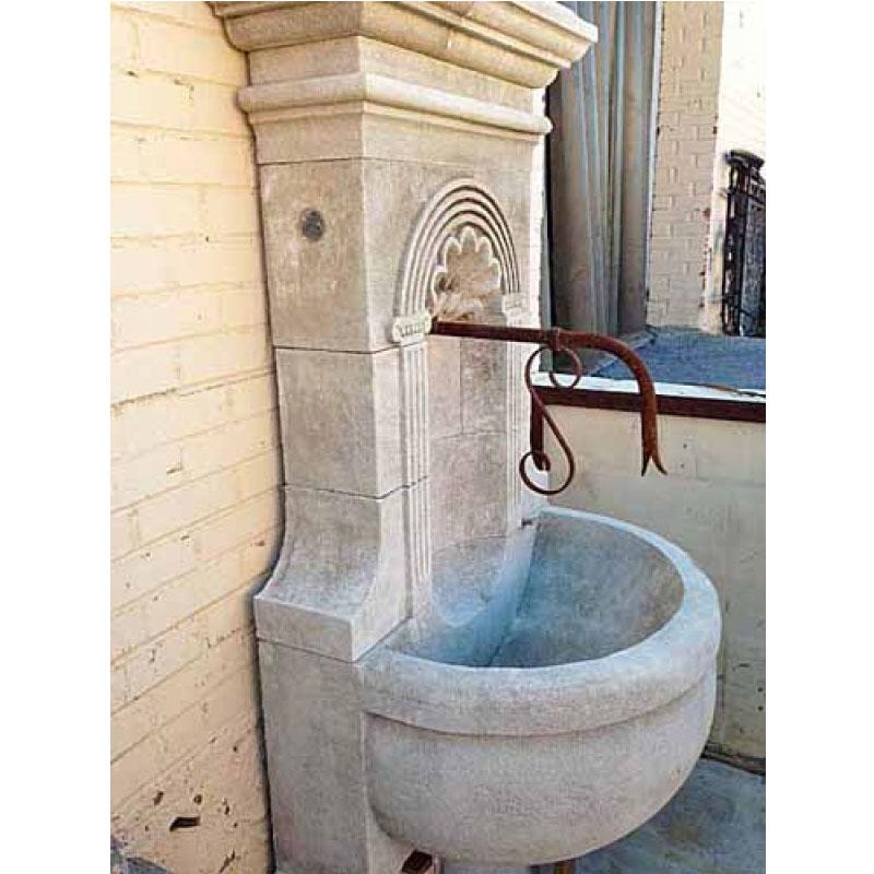 French Coquille Moyen Wall Fountain For Sale