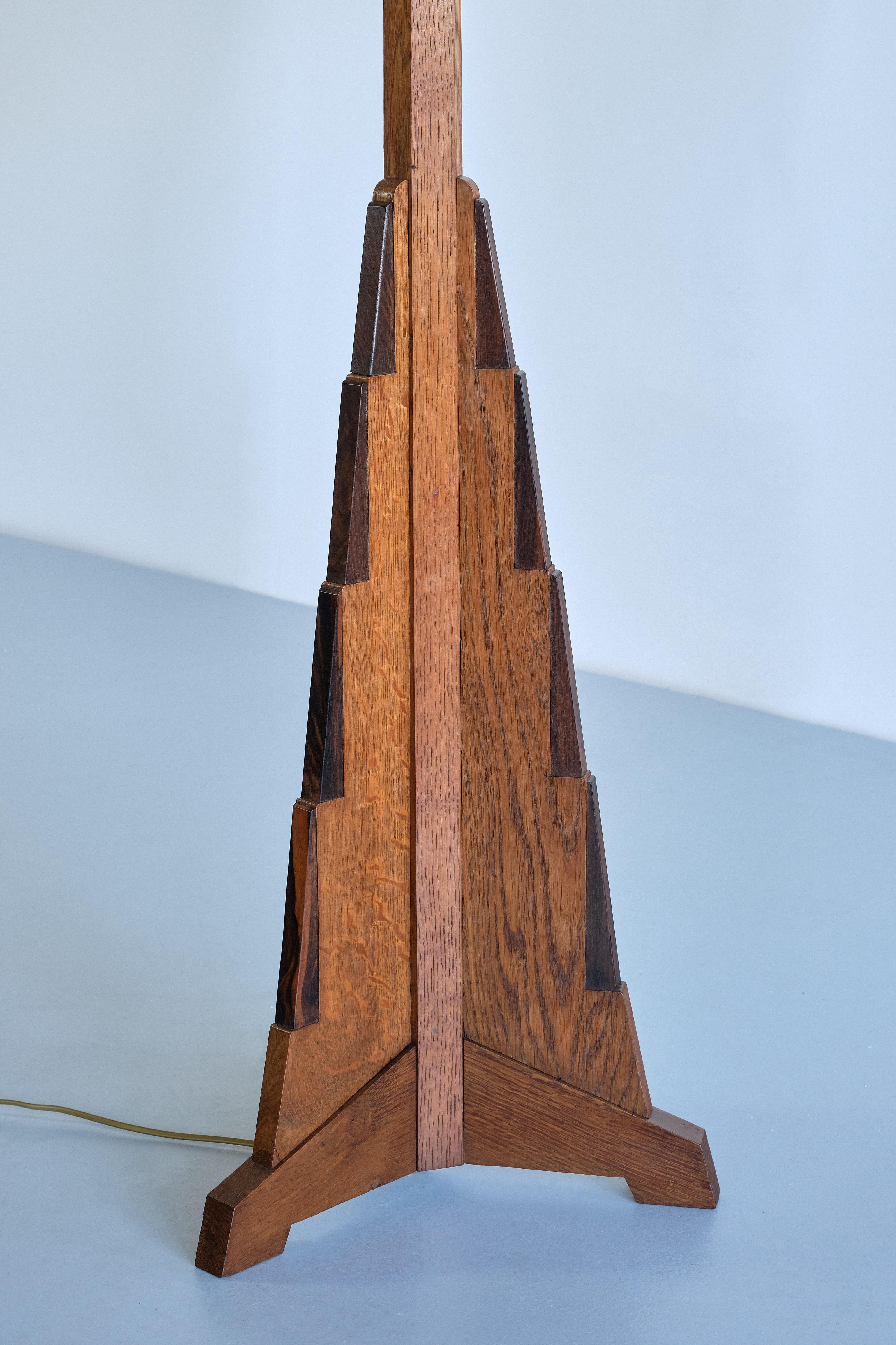 Cor Alons Art Deco Floor Lamp in Oak and Macassar Ebony, Netherlands, 1930s In Good Condition For Sale In The Hague, NL