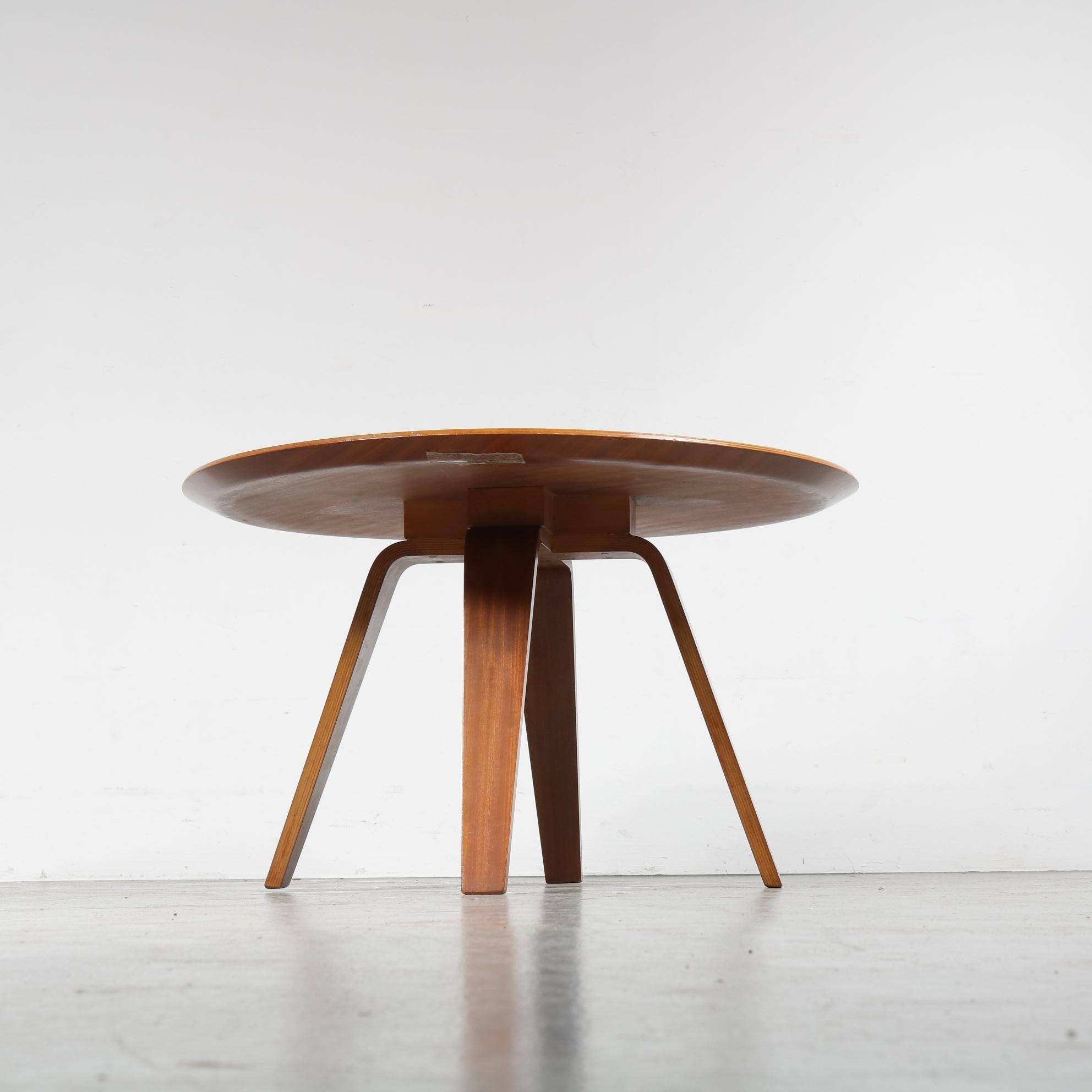 Mesa baja Cor Alons para De Boer Gouda, hacia 1950 Moderno de mediados de siglo en venta