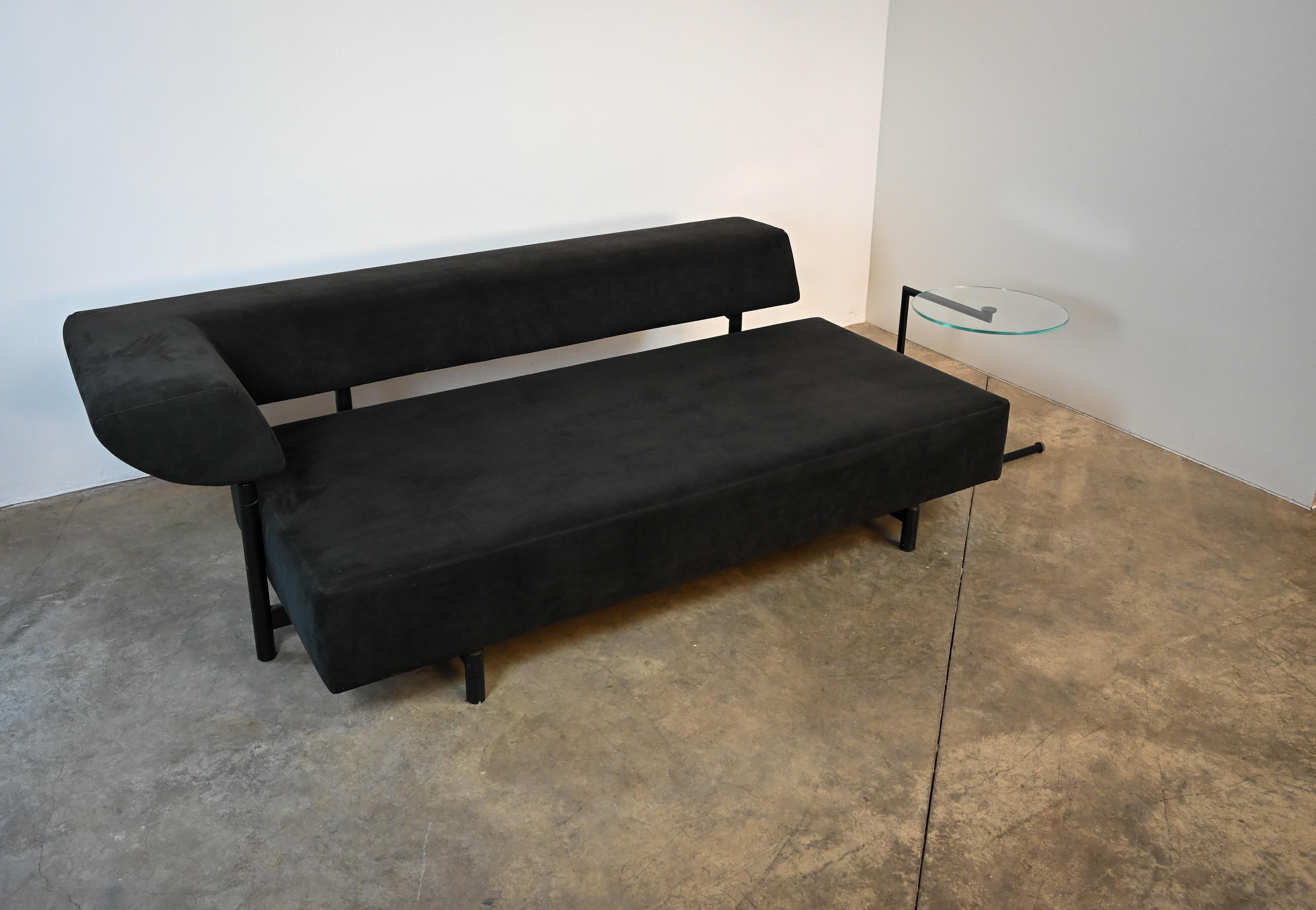 COR Arthe Sofa / Daybed by Wulf Schneider with original side table In Good Condition For Sale In Mortsel, BE