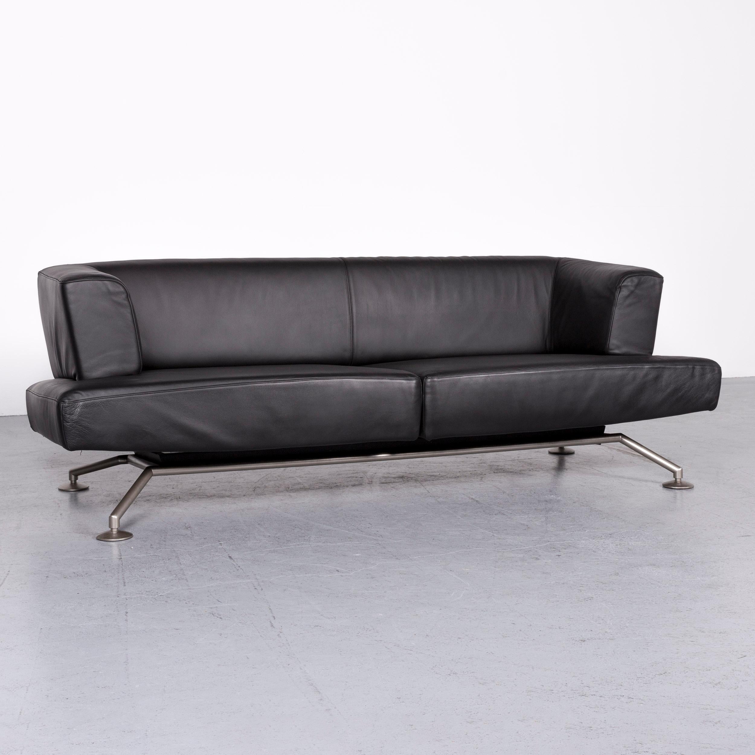 We bring to you a COR Circum designer leather three-seat sofa black.













 