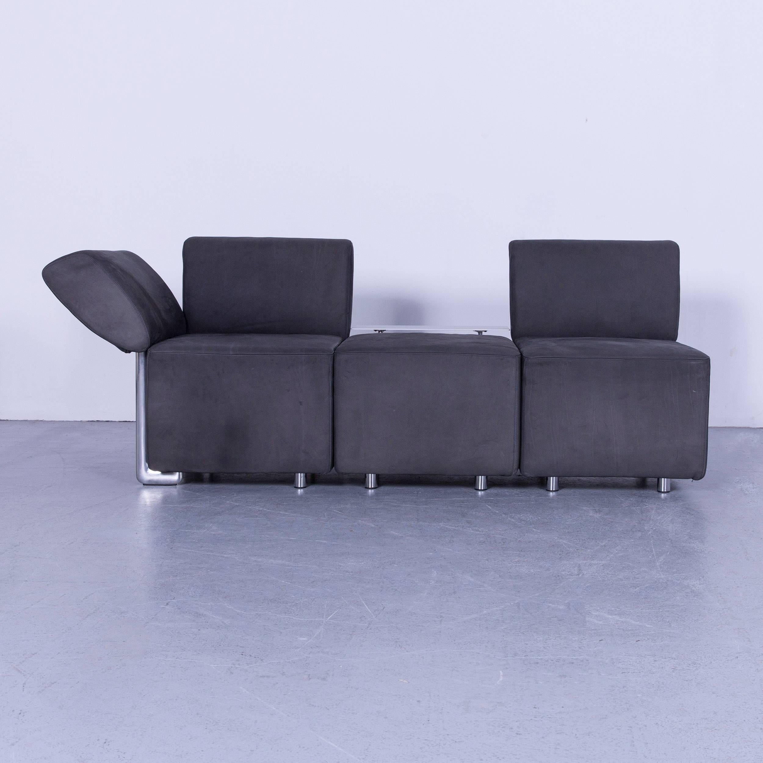 We bring to you an COR Clou leather sofa grey three-seat.


































 