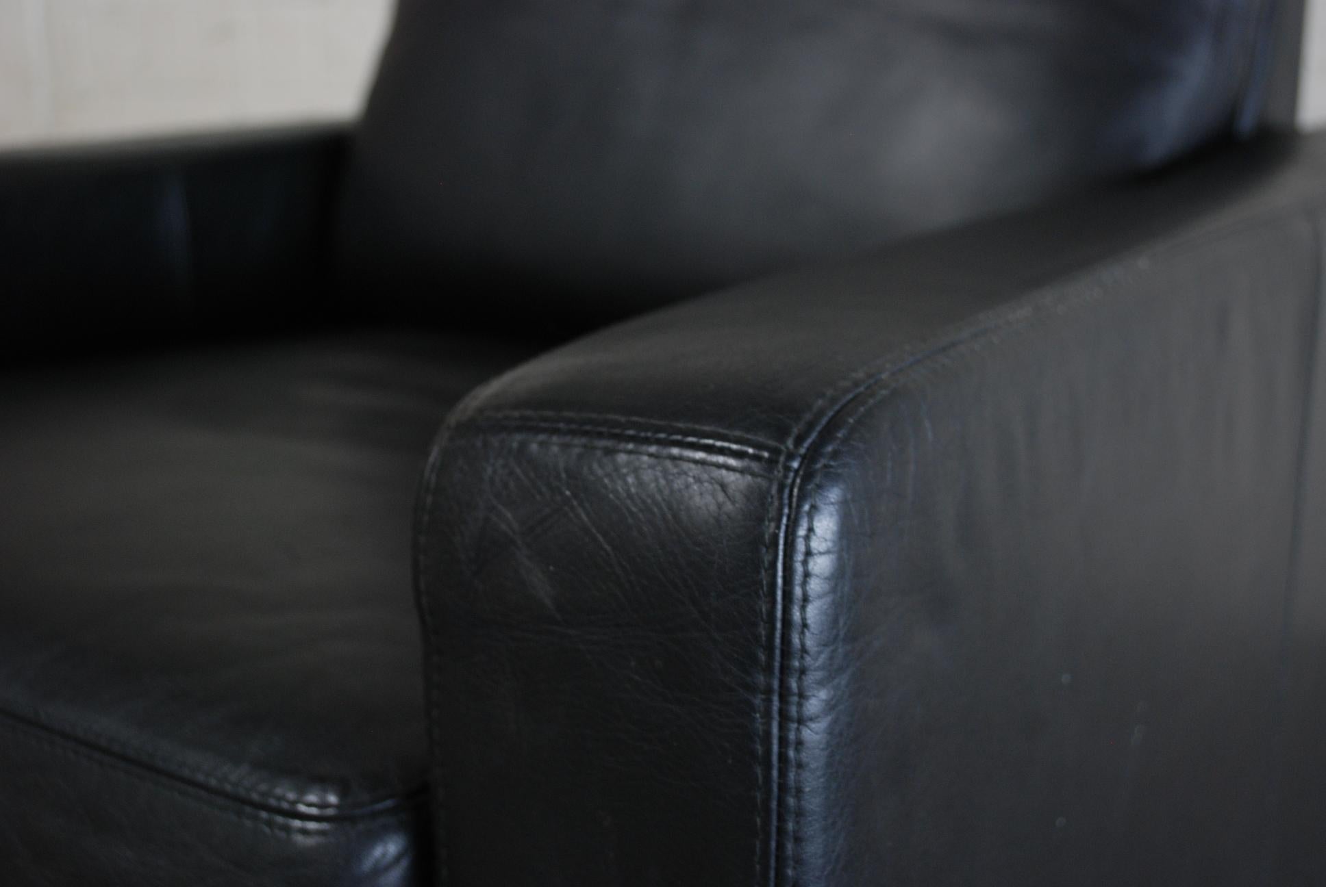 Moderne CORS Paire de fauteuils en cuir avec dossier Conseta en vente