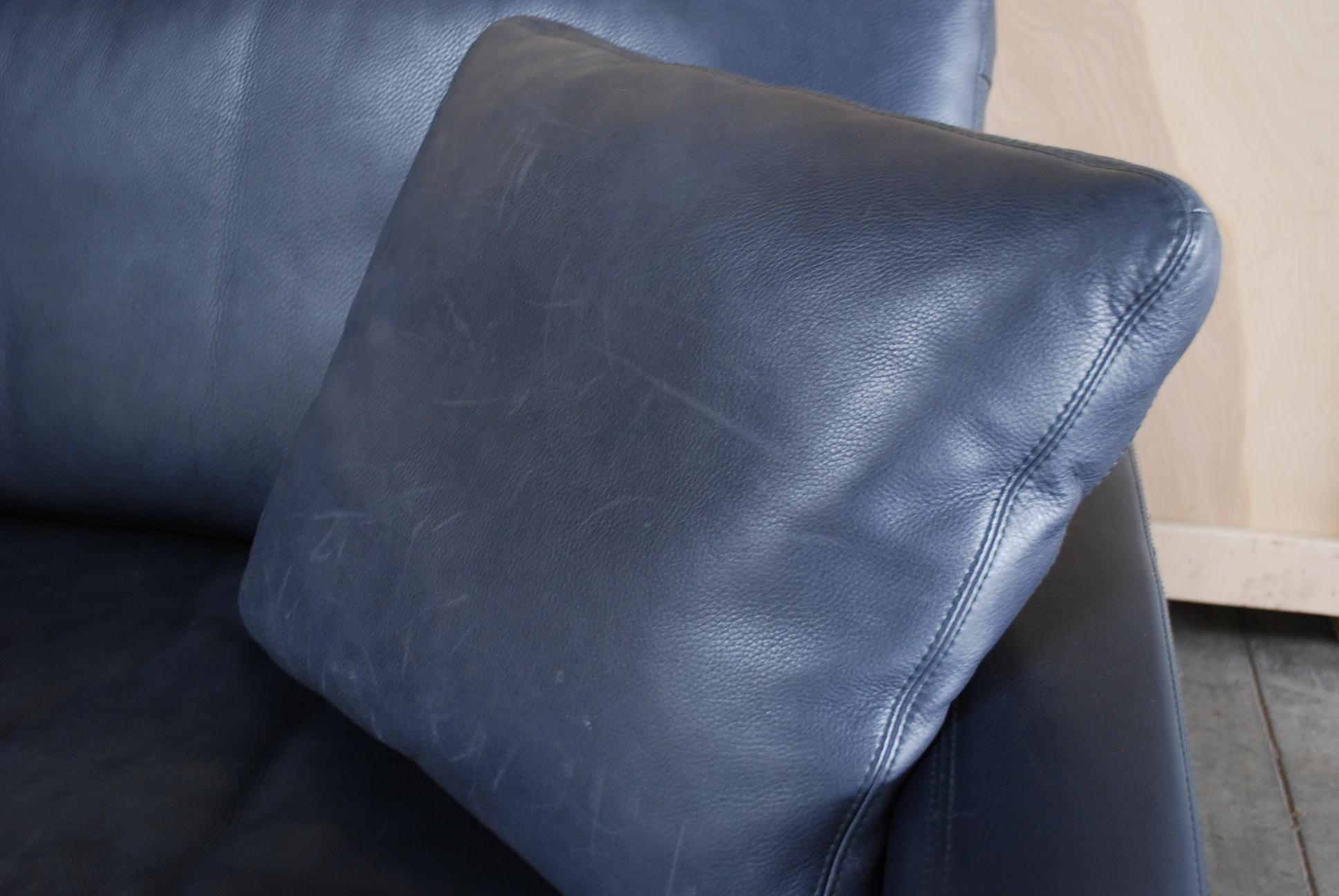 Milieu du XXe siècle Cordialement Conseta canapé en cuir bleu en vente