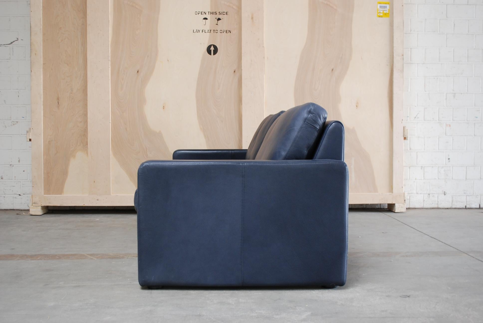 COR Conseta Blaues Leder-Sofa im Angebot 2