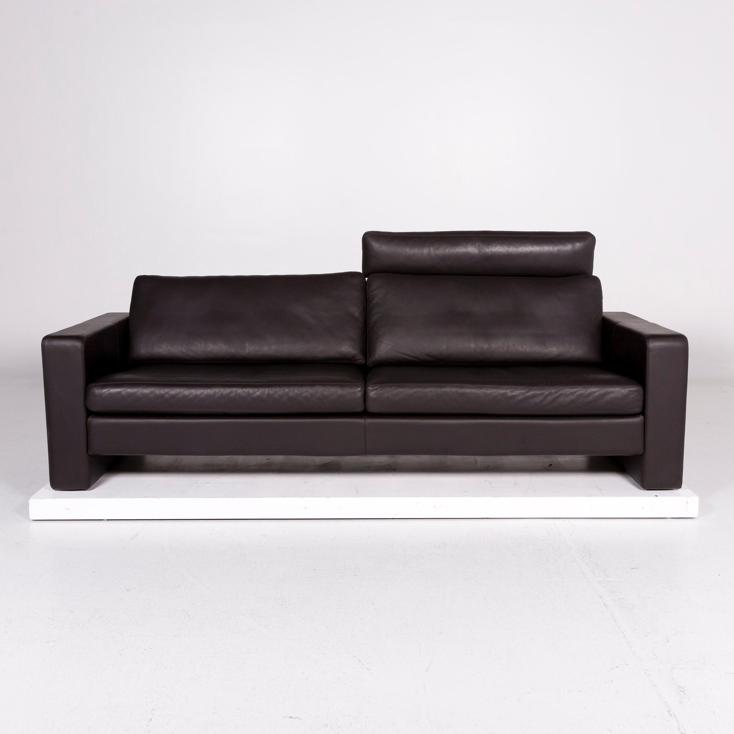 We bring to you a COR conseta leather sofa brown dark brown three-seat couch.
   
 
 Product measurements in centimeters:
 
Depth 88
Width 243
Height 77
Seat-height 44
Rest-height 60
Seat-depth 52
Seat-width 209
Back-height 36.