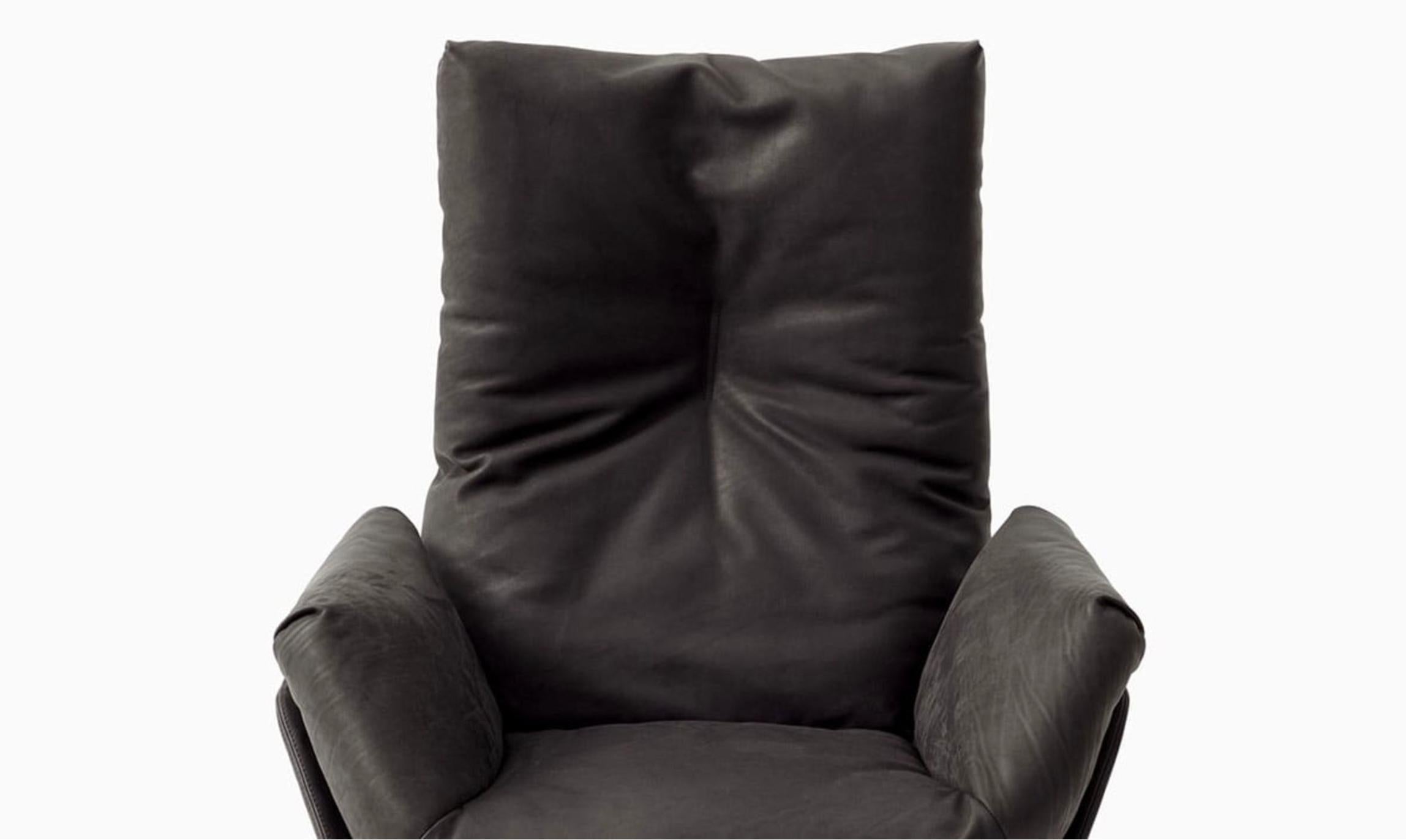 Modern COR Cordia Swivel Lounge Chair in Fabric, Leather or a Combination of Both For Sale