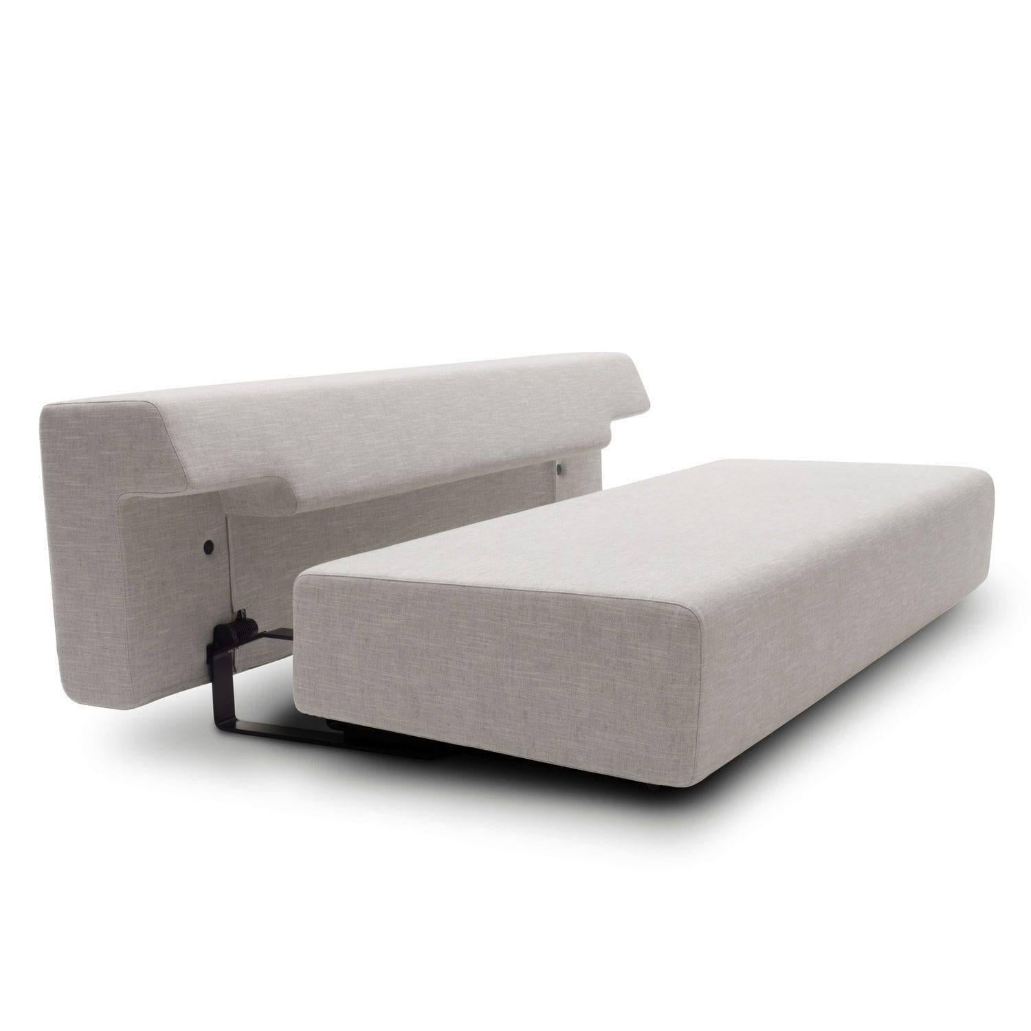Cosma is not a sofa-bed, nor is it just a functional sofa; it is an exceptionally elegant piece of seating furniture which also serves as a bed. This is ensured by the slatted frame and the comfortable upholstery. The generally poor compromise