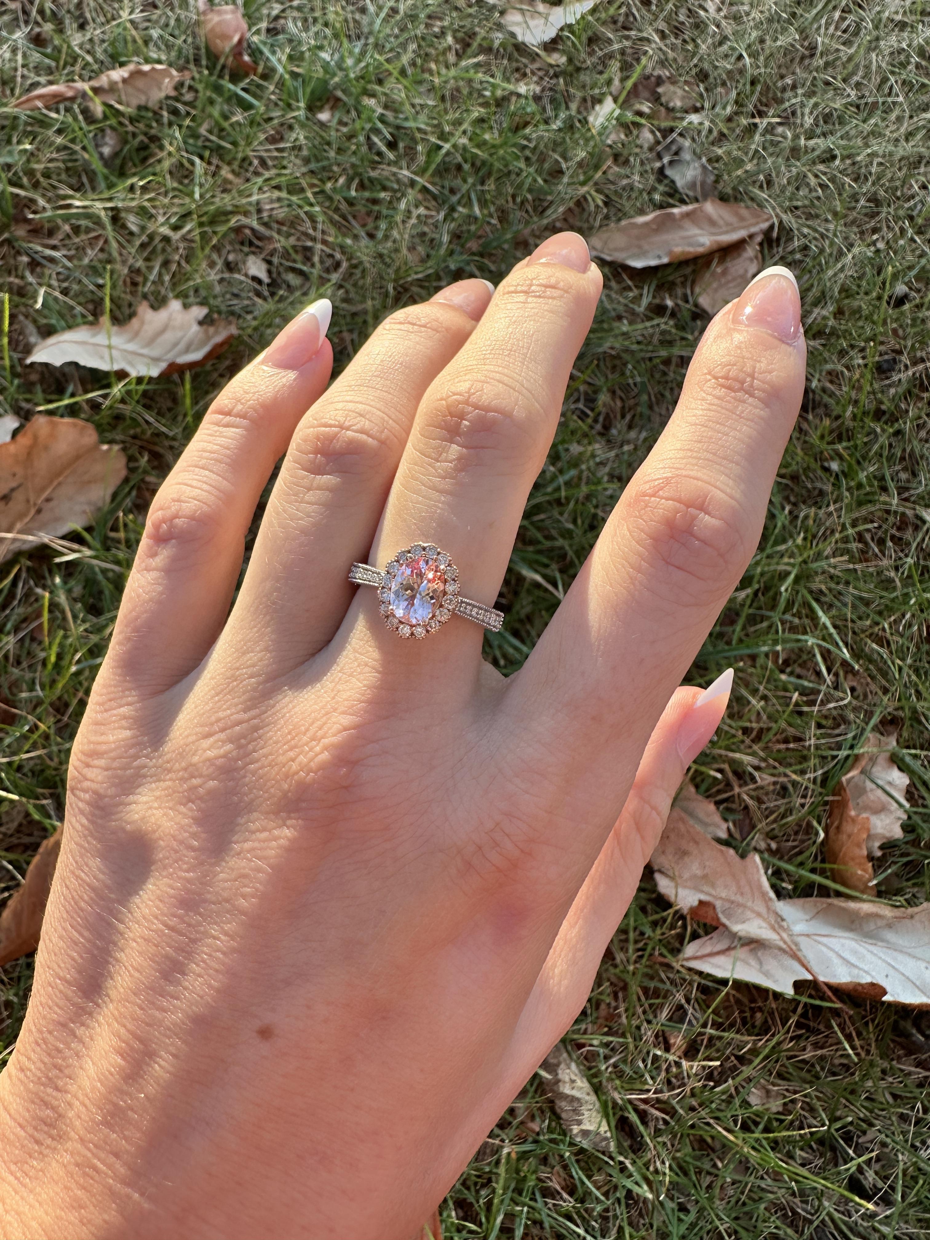 Cor de Rosa Morganit Ring mit Diamanten aus der Erde: 14K zweifarbiges Gold, 8x6mm (Ovalschliff) im Angebot