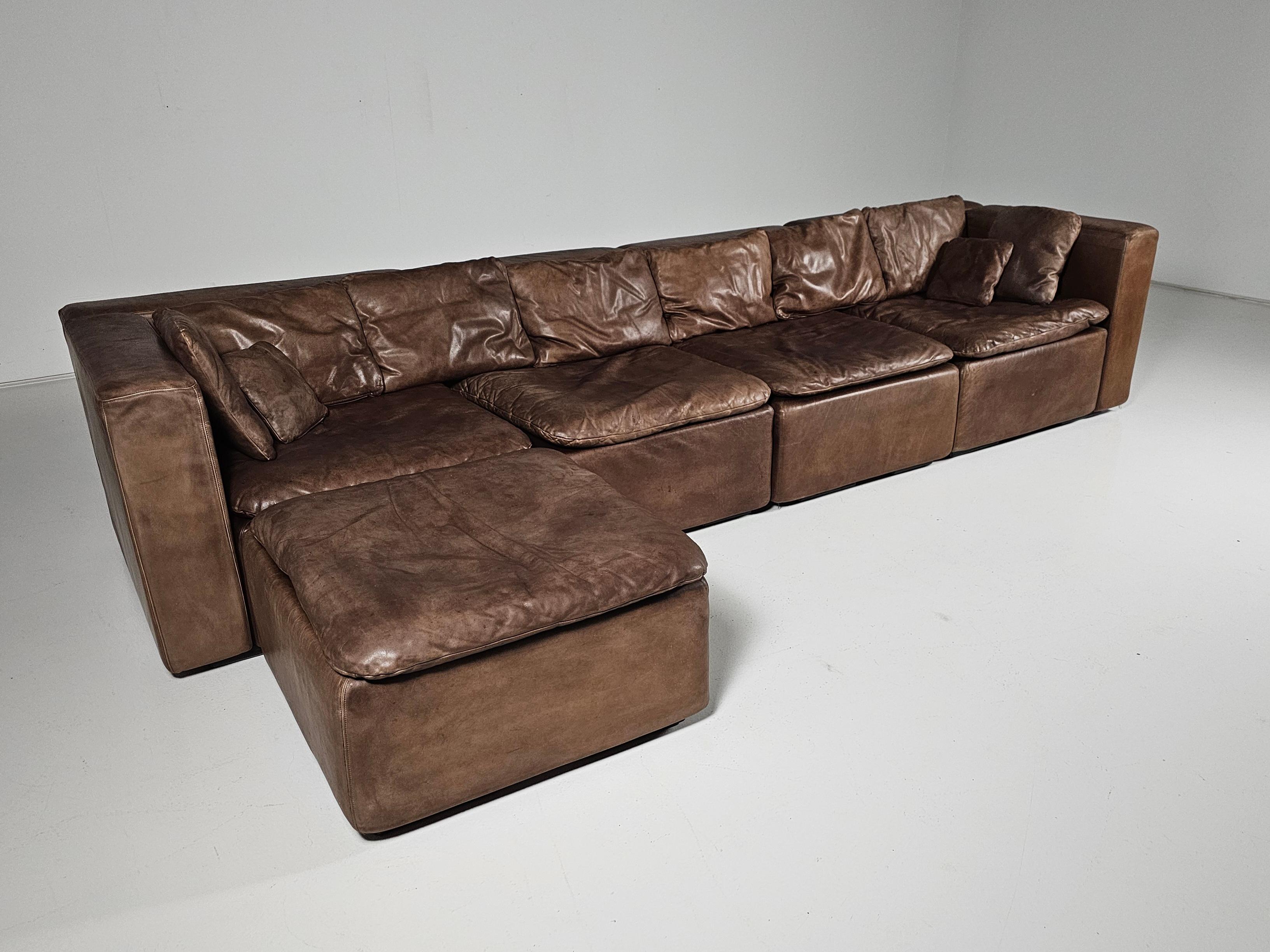 COR Sofa, Team Form AG, Deutschland, 1970er Jahre

Dieses bequeme und seltene 4-sitzige Sektionssofa wurde von der Schweizer Designergruppe Team Form AG entworfen und in den 1970er Jahren von COR, Deutschland, hergestellt.  Mit passender