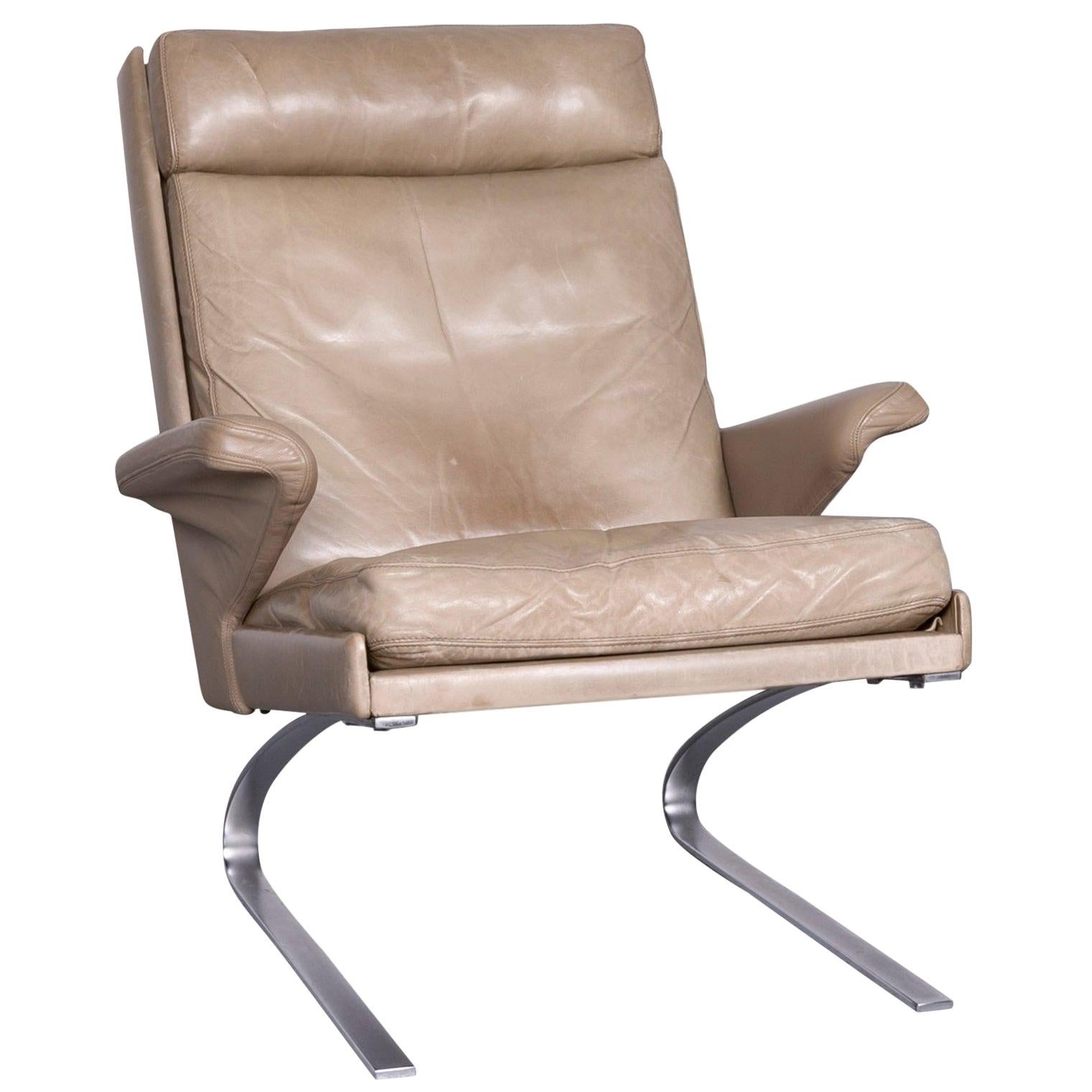 COR Swing Designer Leather Armchair Crème One-Seat Chair For Sale