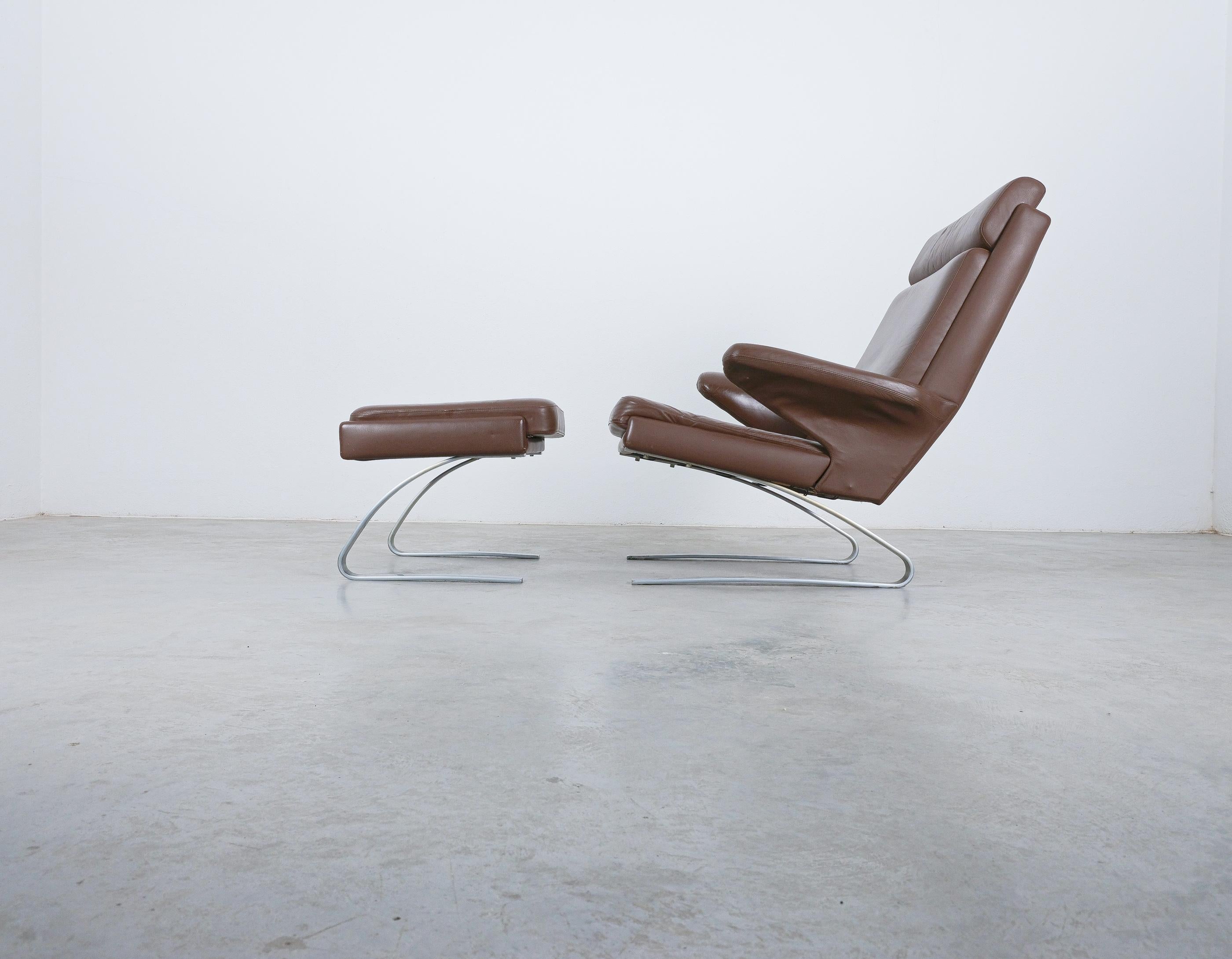 COR Swing Leather Lounge Chair von Reinhold Adolf & Hans-Jürgen Schröpfer, 1976

Original Swing Stuhl + Ottomane mit seinem originalen glatten und unbeschädigten Anilinleder. Das originale Leder dieses Stuhls ist noch sehr gut erhalten und wurde in