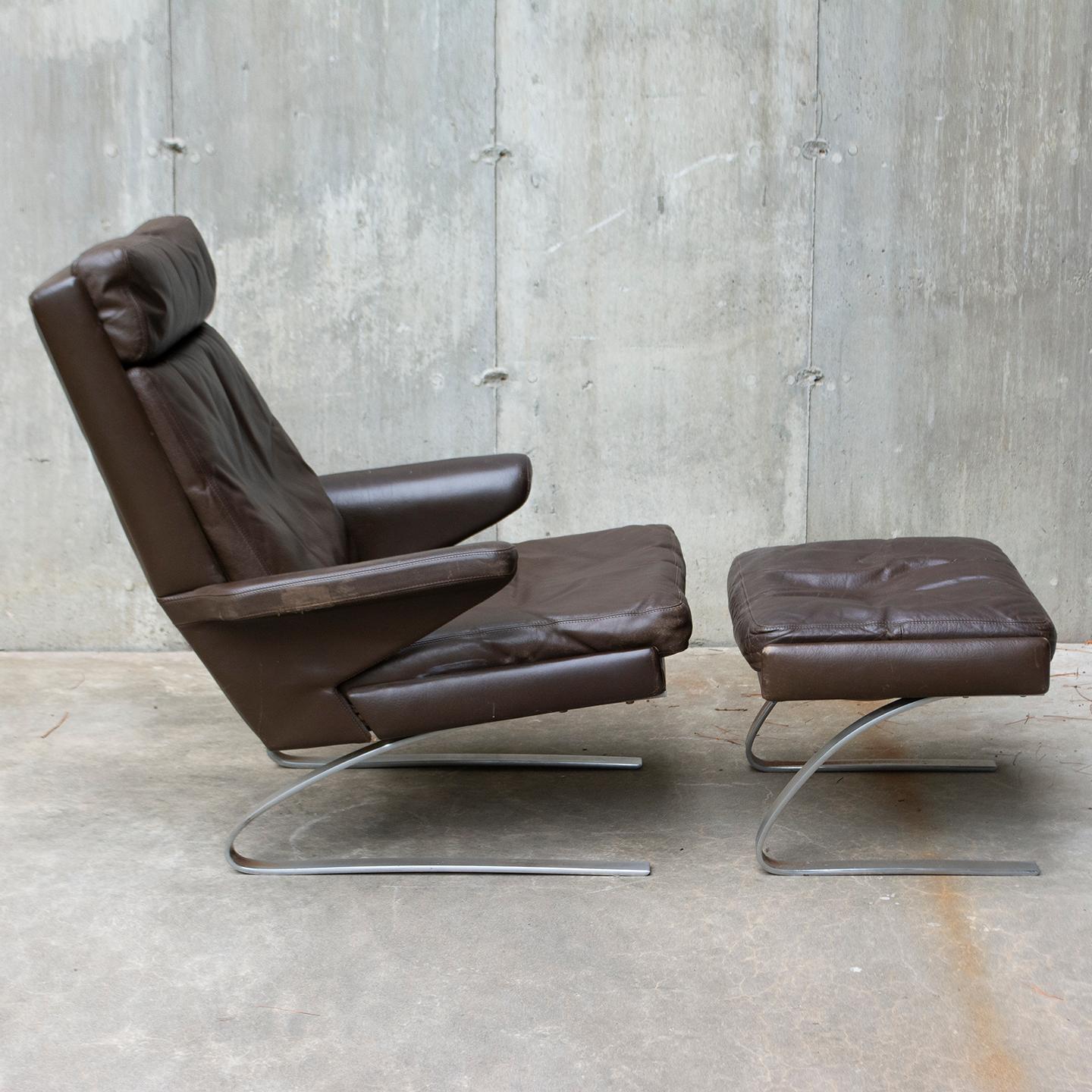 German COR Swing Lounge Chair with Matching Ottoman in Leather and Steel Frame For Sale