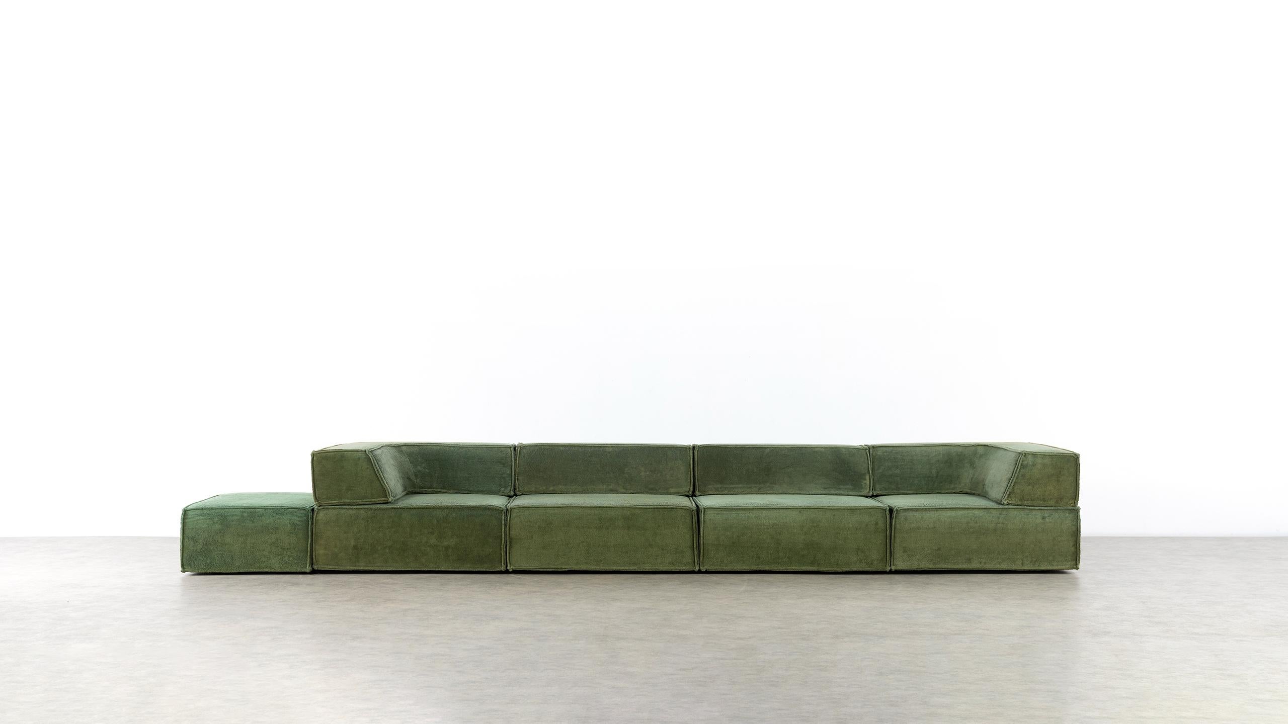 COR trio modular sofa, Giant Landscape in its original green color teddy-fabric, 
designed 1972 by Franz Hero and Karl Odermatt Team Form Ag, Switzerland.


The modular sofa system, designed by Team Form AG in Switzerland for COR in 1972, 
fits