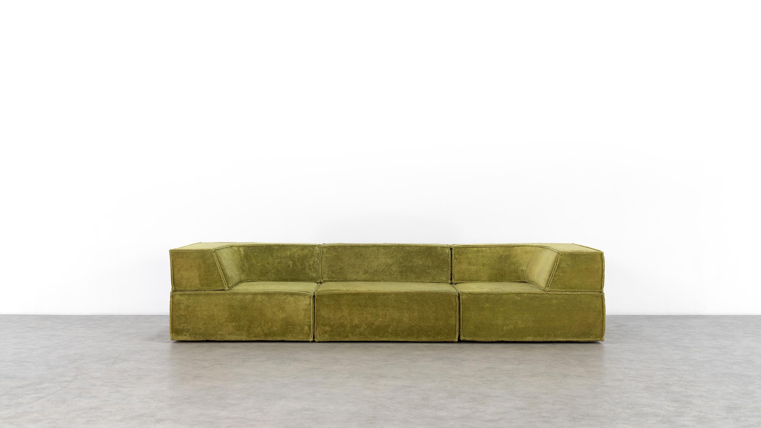 COR trio modular sofa in its original green color teddy-fabric,
designed 1972 by Franz Hero and Karl Odermatt Team Form Ag, Switzerland.

The modular sofa system fits seamlessly into any environment. Take away the backrest and it can also be used as