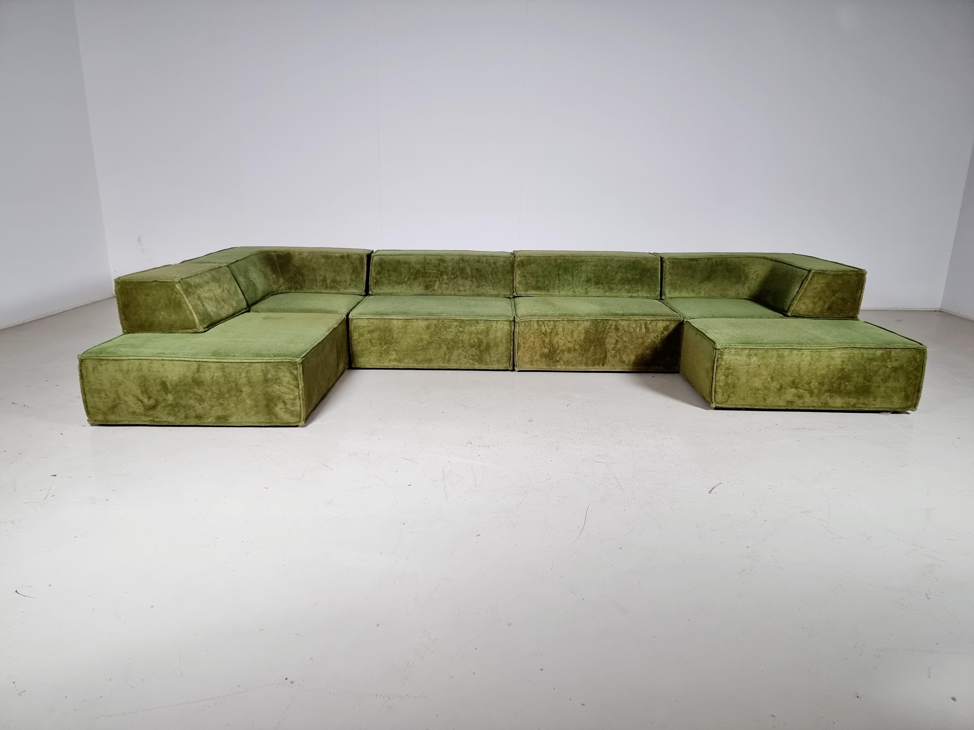 Very beautiful sofa landscape designed by the Swiss Designers Group named Form AG and produced in the 1970s by COR, Germany. Many different kinds of variations are possible because of the modular and adjustable system of the sofa. In its original