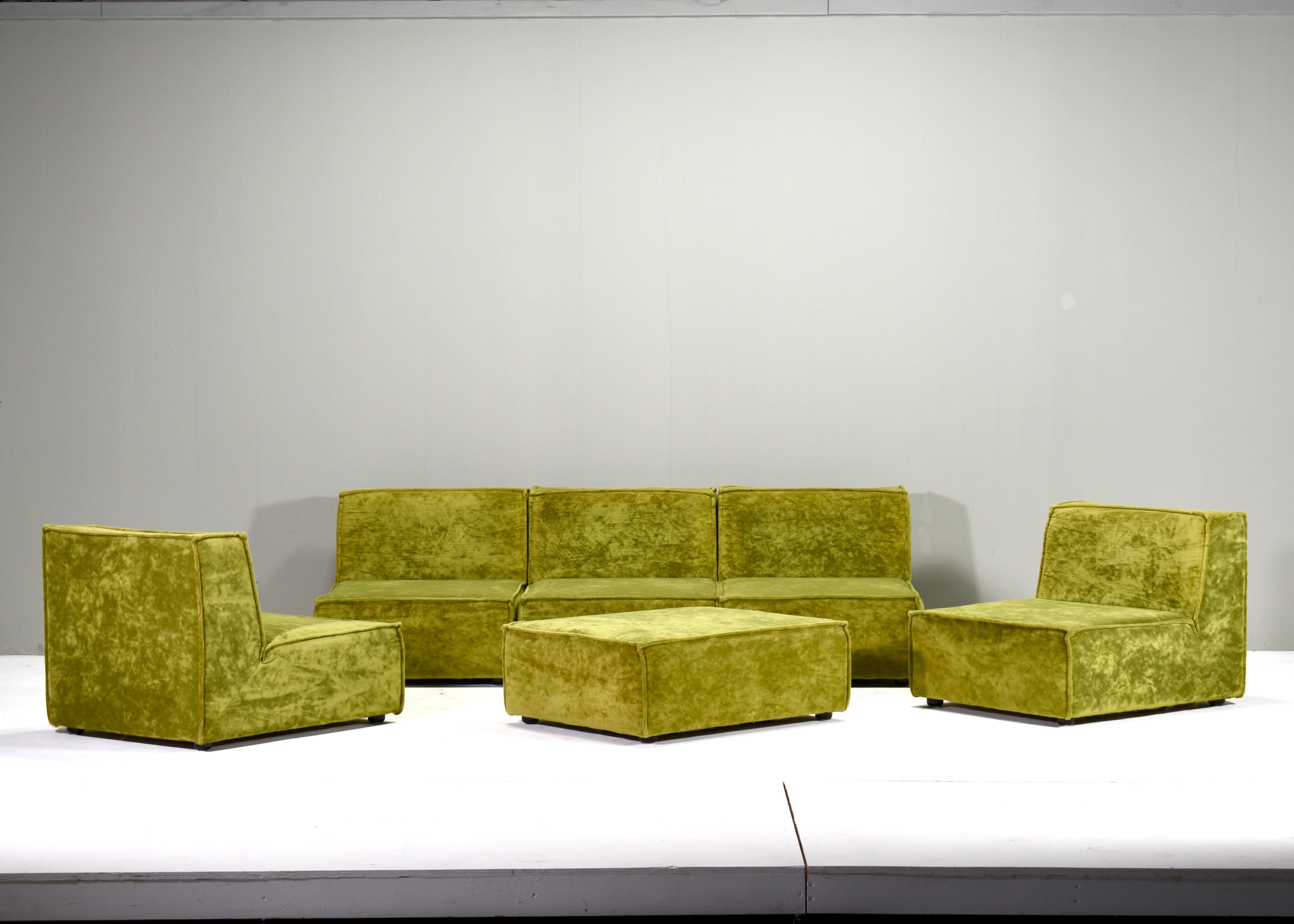 COR TRIO style green velvet seventies sectional sofa, circa 1970 In Good Condition In Pijnacker, Zuid-Holland