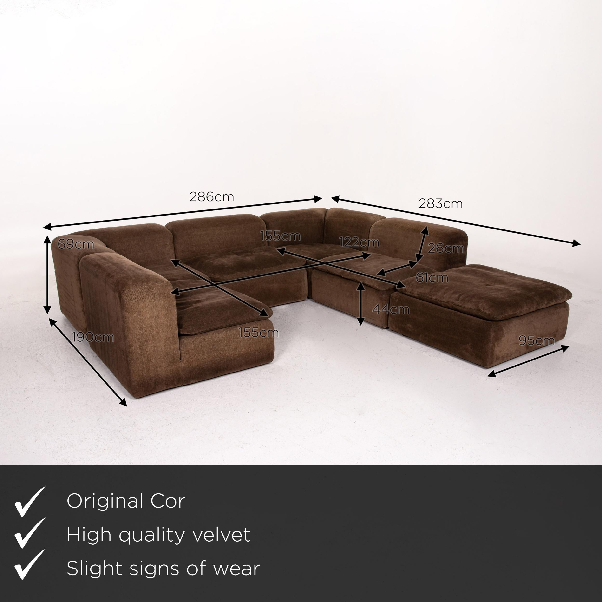 Wir präsentieren Ihnen ein COR Ecksofa aus Samtstoff, braun, modulares Sofa.

Produktabmessungen in Zentimetern:

Tiefe 95
Breite 190
Höhe 69
Sitzhöhe 44
Sitztiefe 61
Sitzbreite 155
Rückenhöhe 26.



   