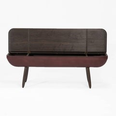 Banc Coracle avec rangement, bois de noyer et cuir bruni végétal écologique