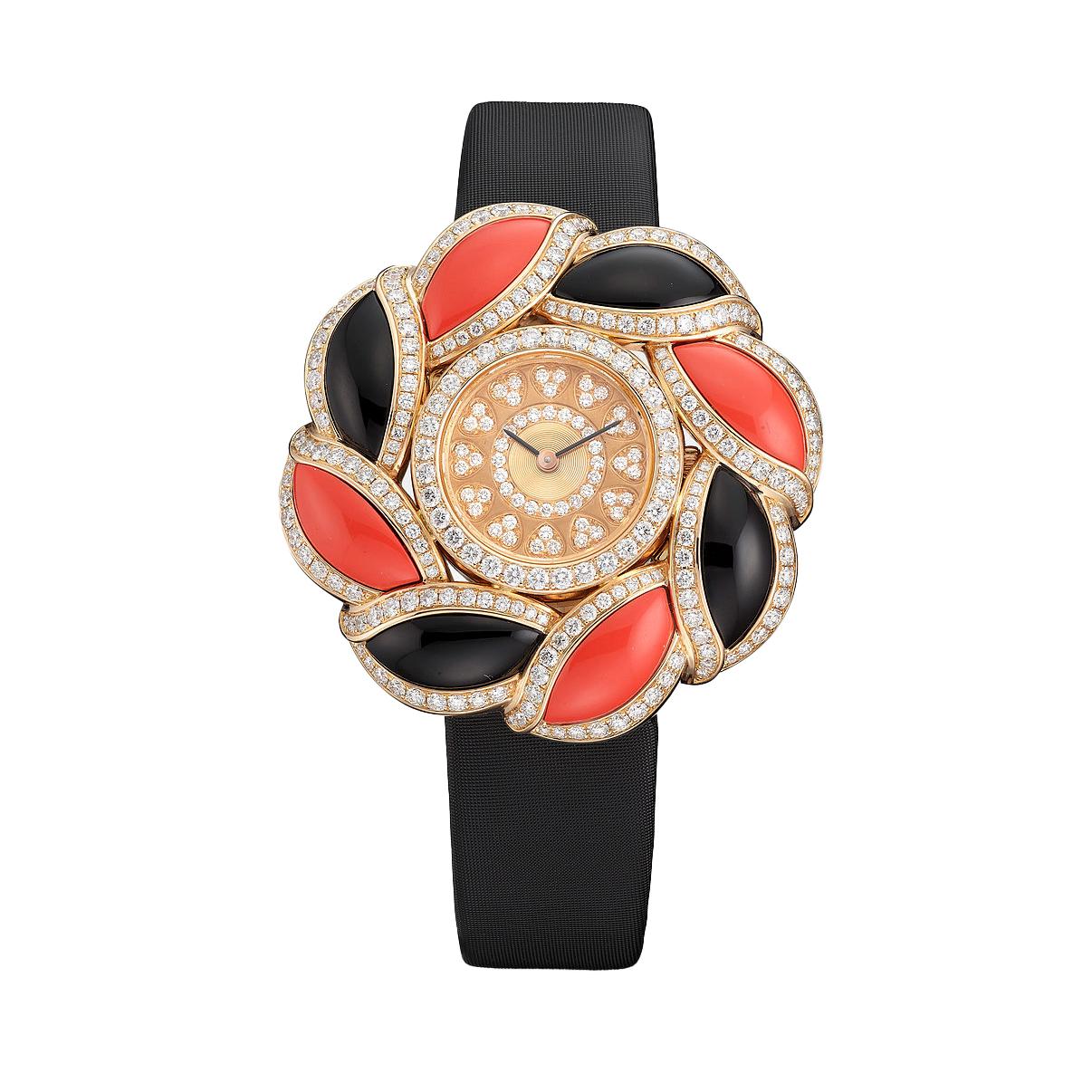 Montre en or rose 18kt sertie de 216 diamants 2.52 cts, 4 onyx 8.21 cts, 4 corail 6.20 cts, cadran serti de 56 diamants 0.33 cts bracelet satin mouvement quartz.       

Nous ne garantissons pas le fonctionnement de cette montre.