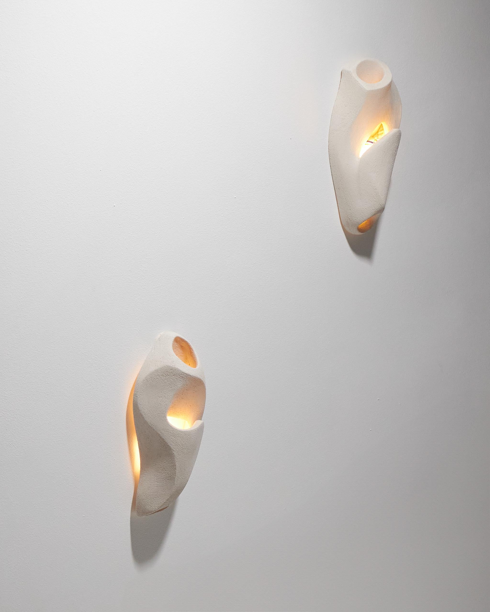 XXI secolo e contemporaneo Lampada da parete Coral 1 in gres bianco in vendita