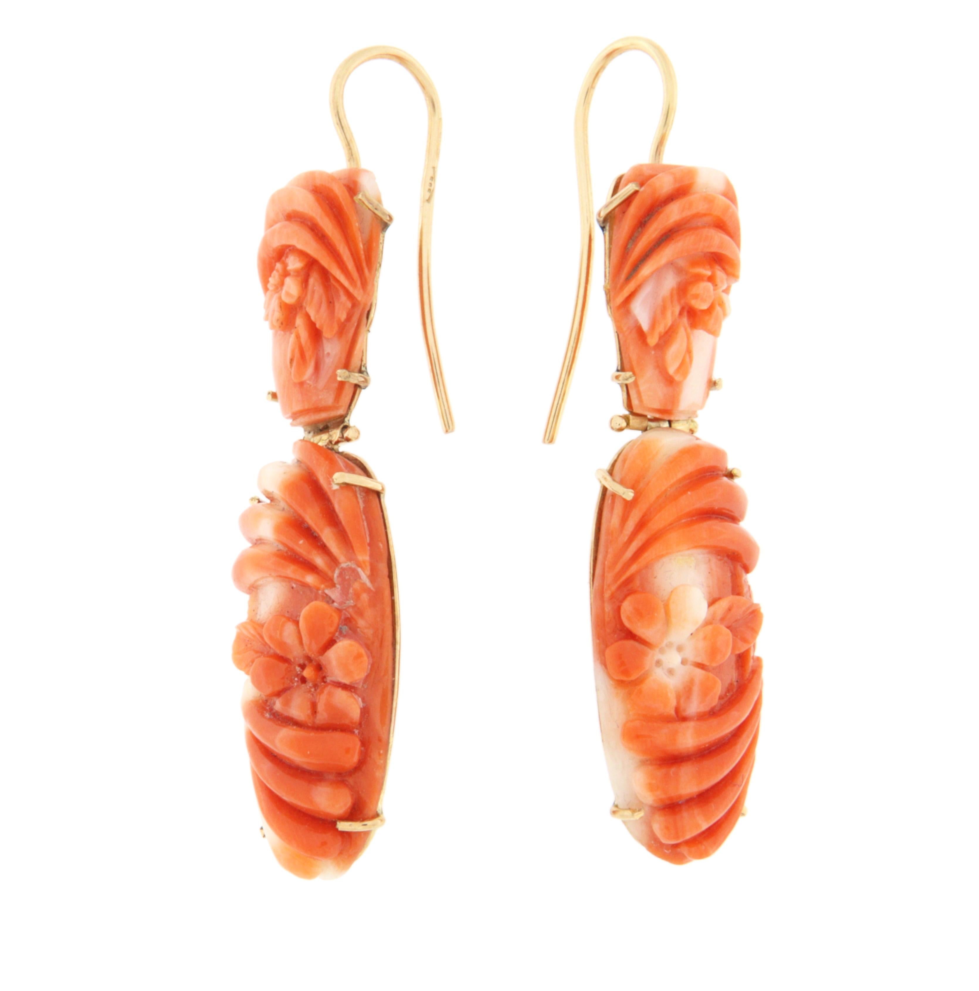 Pendants d'oreilles en or jaune 14 carats avec corail Pour femmes en vente