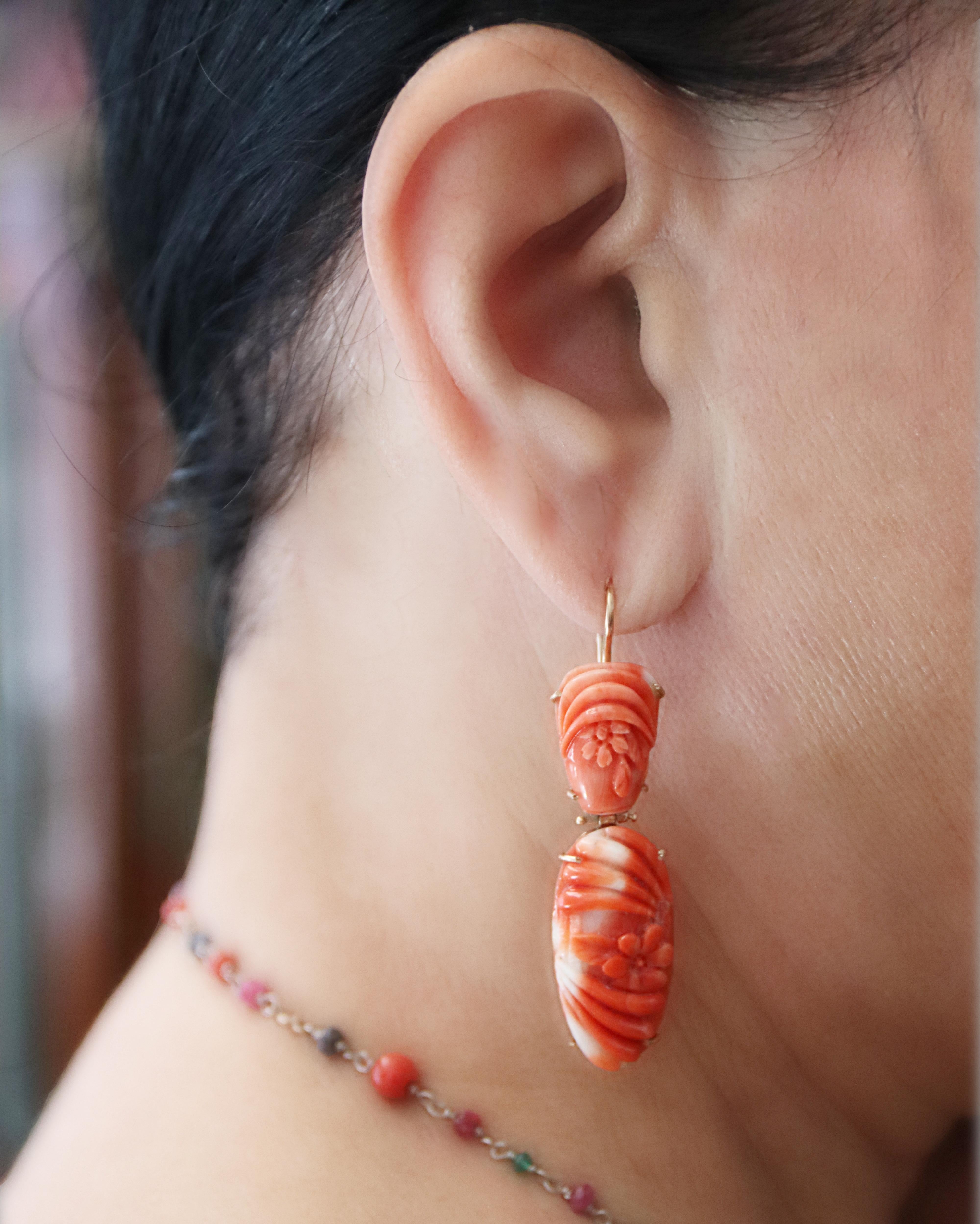 Pendants d'oreilles en or jaune 14 carats avec corail en vente 1