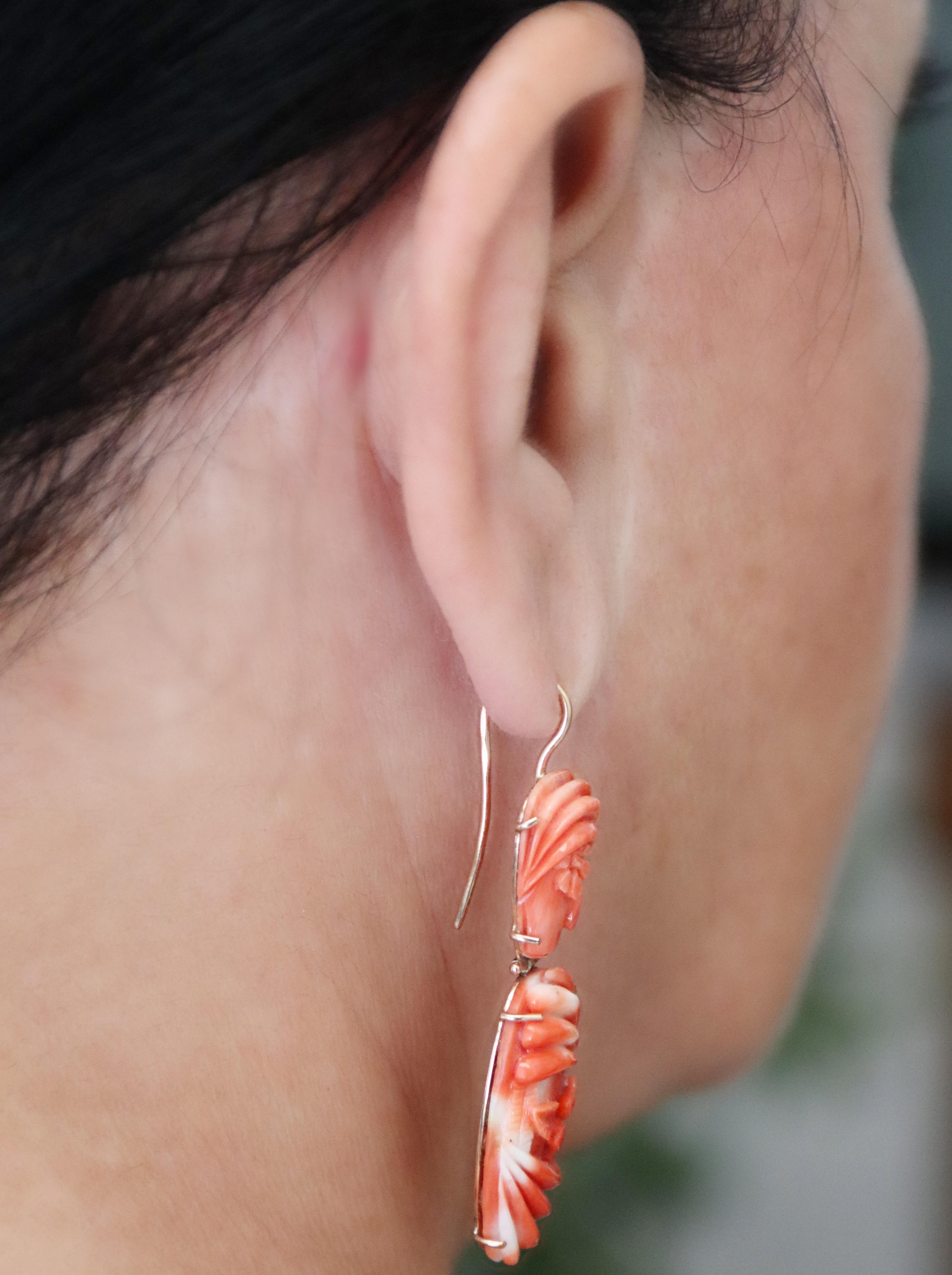 Pendants d'oreilles en or jaune 14 carats avec corail en vente 2
