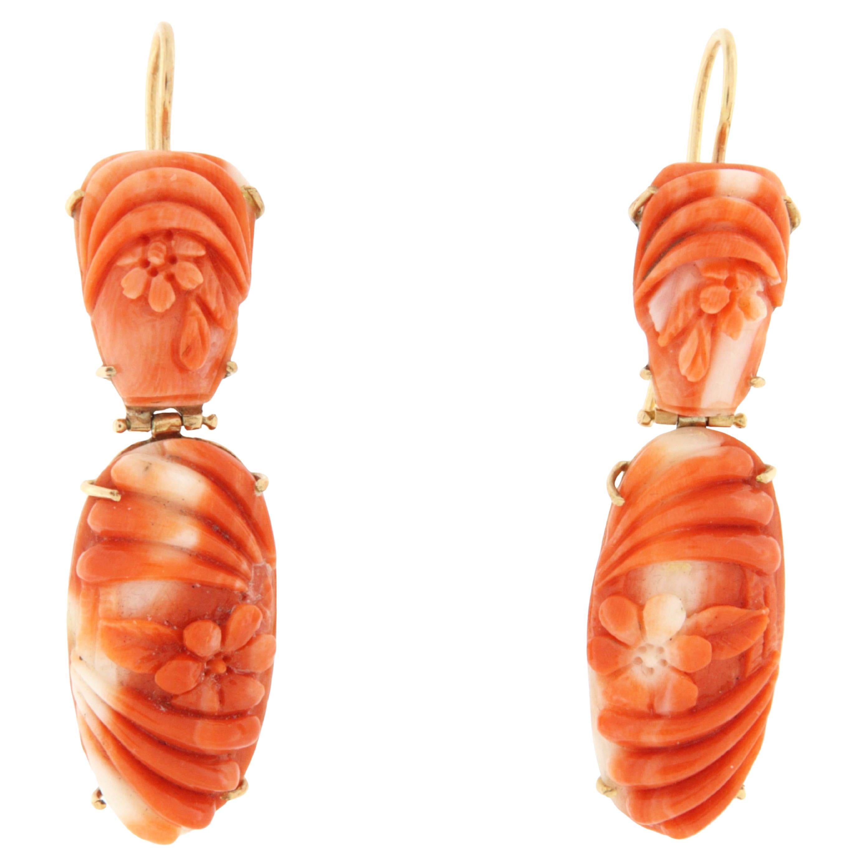 Pendants d'oreilles en or jaune 14 carats avec corail