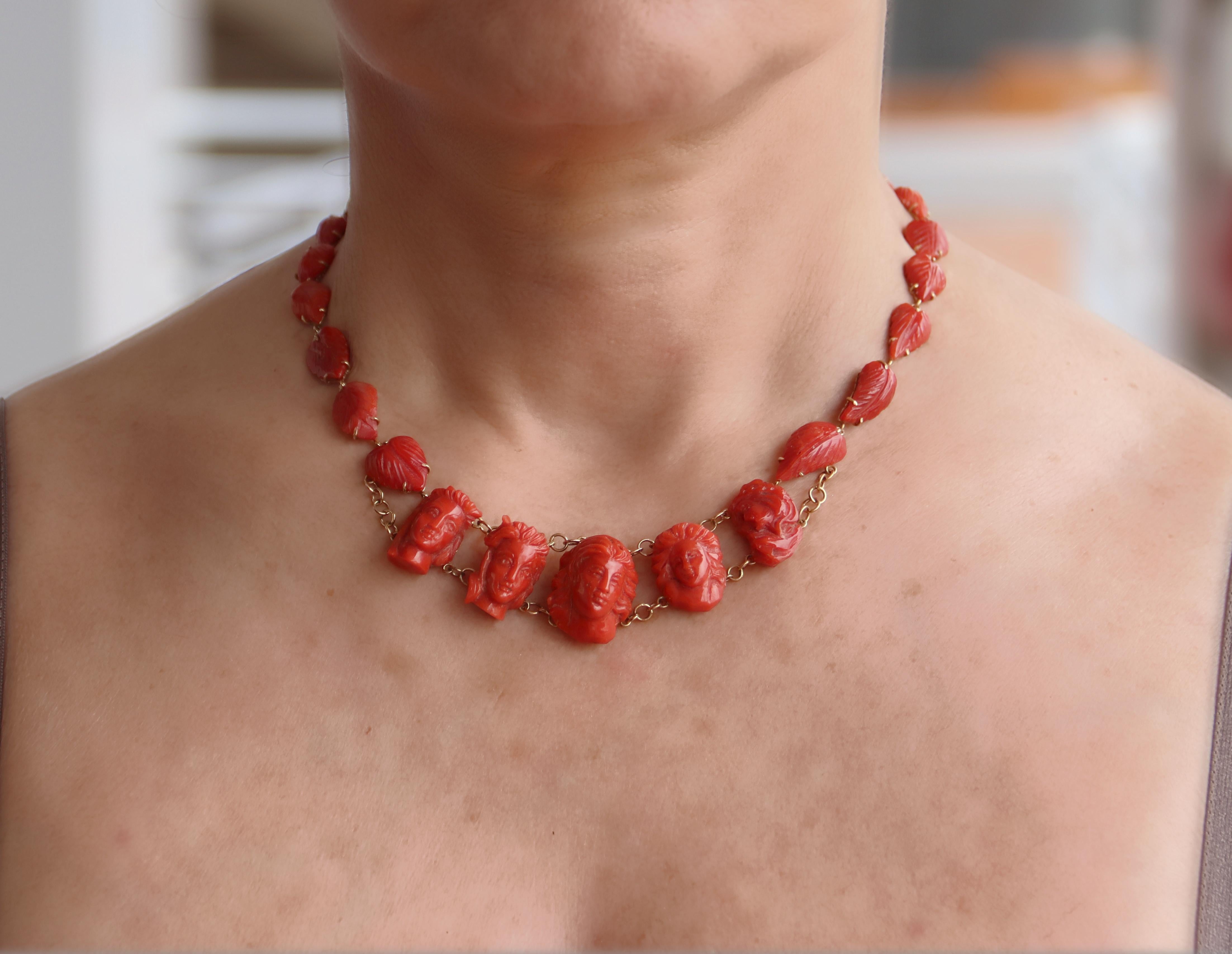 Koralle 14 Karat Gelbgold Choker-Halskette (Kunsthandwerker*in) im Angebot